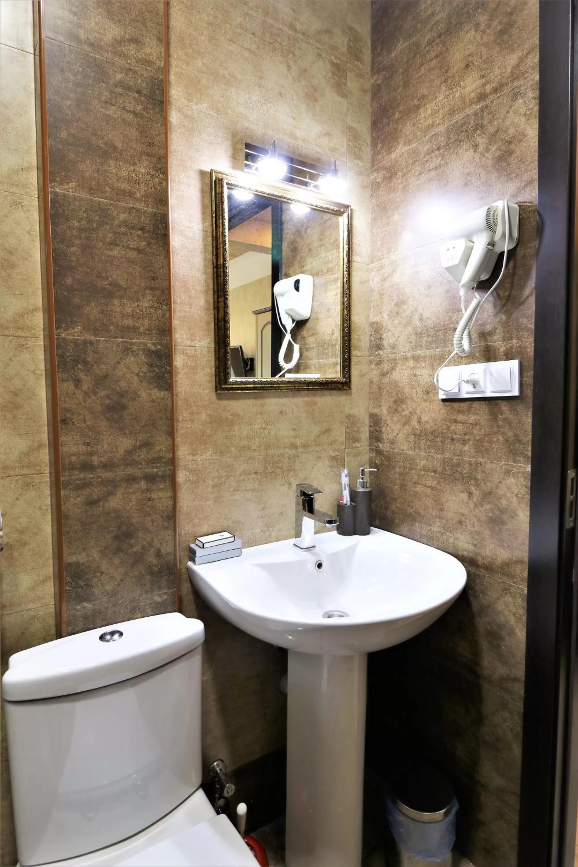 Bathroom in Hotel Liberty Theatre