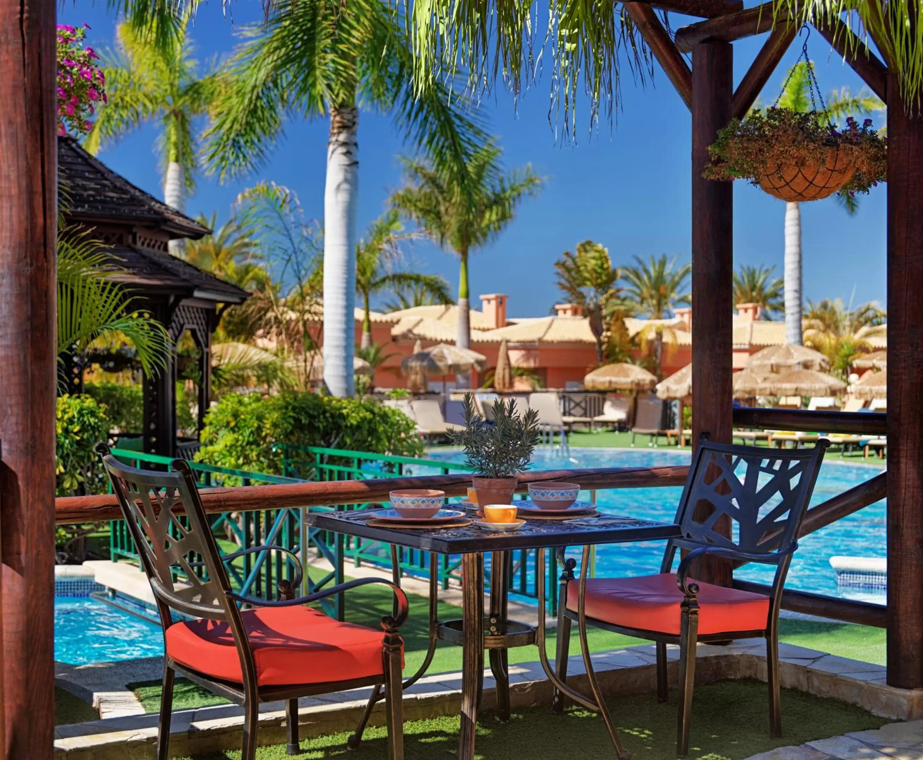 Restaurant/places to eat, Swimming Pool in Green Garden Eco Resort & Villas