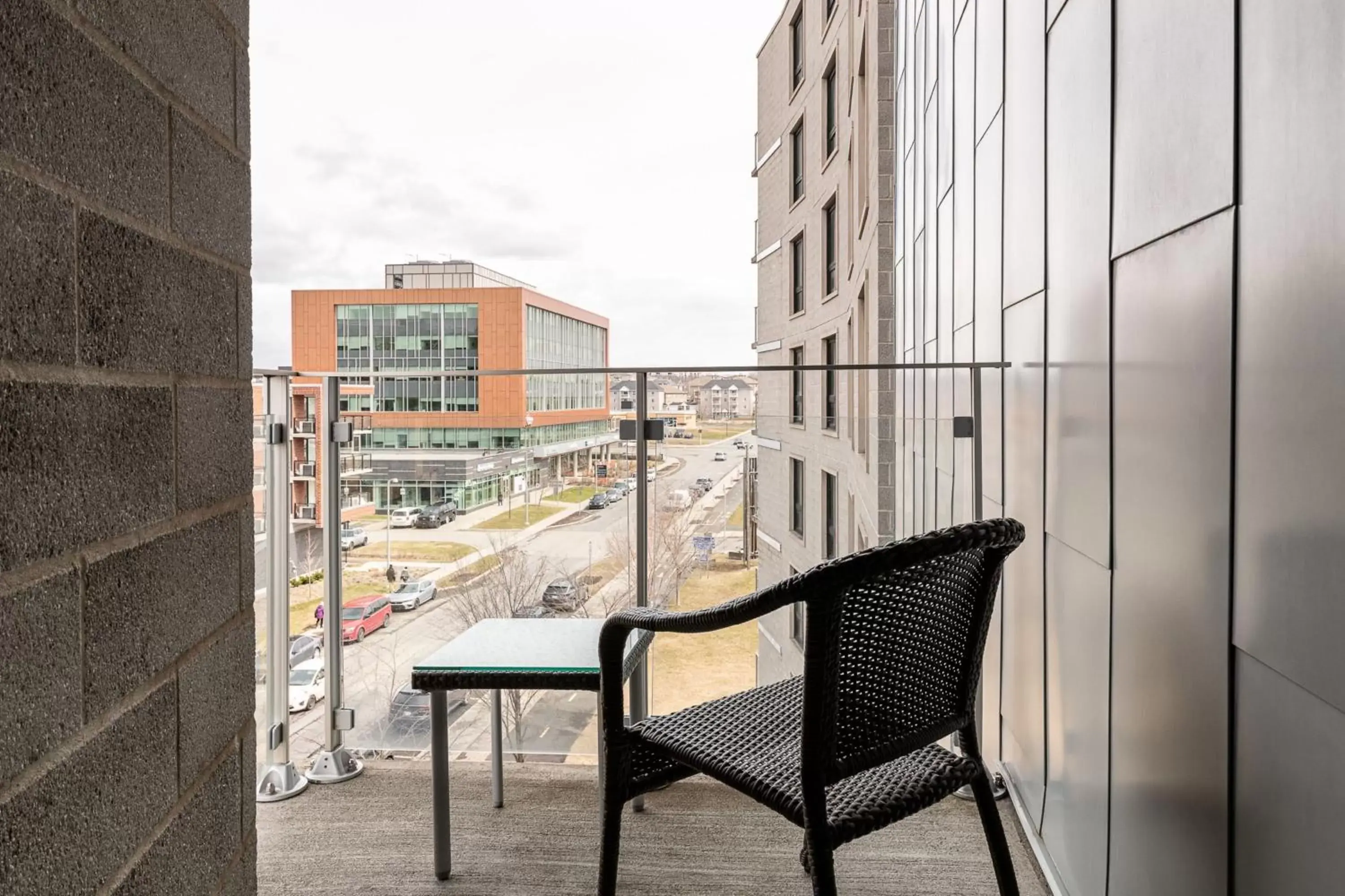 Photo of the whole room, Balcony/Terrace in Four Points by Sheraton Lévis Convention Centre