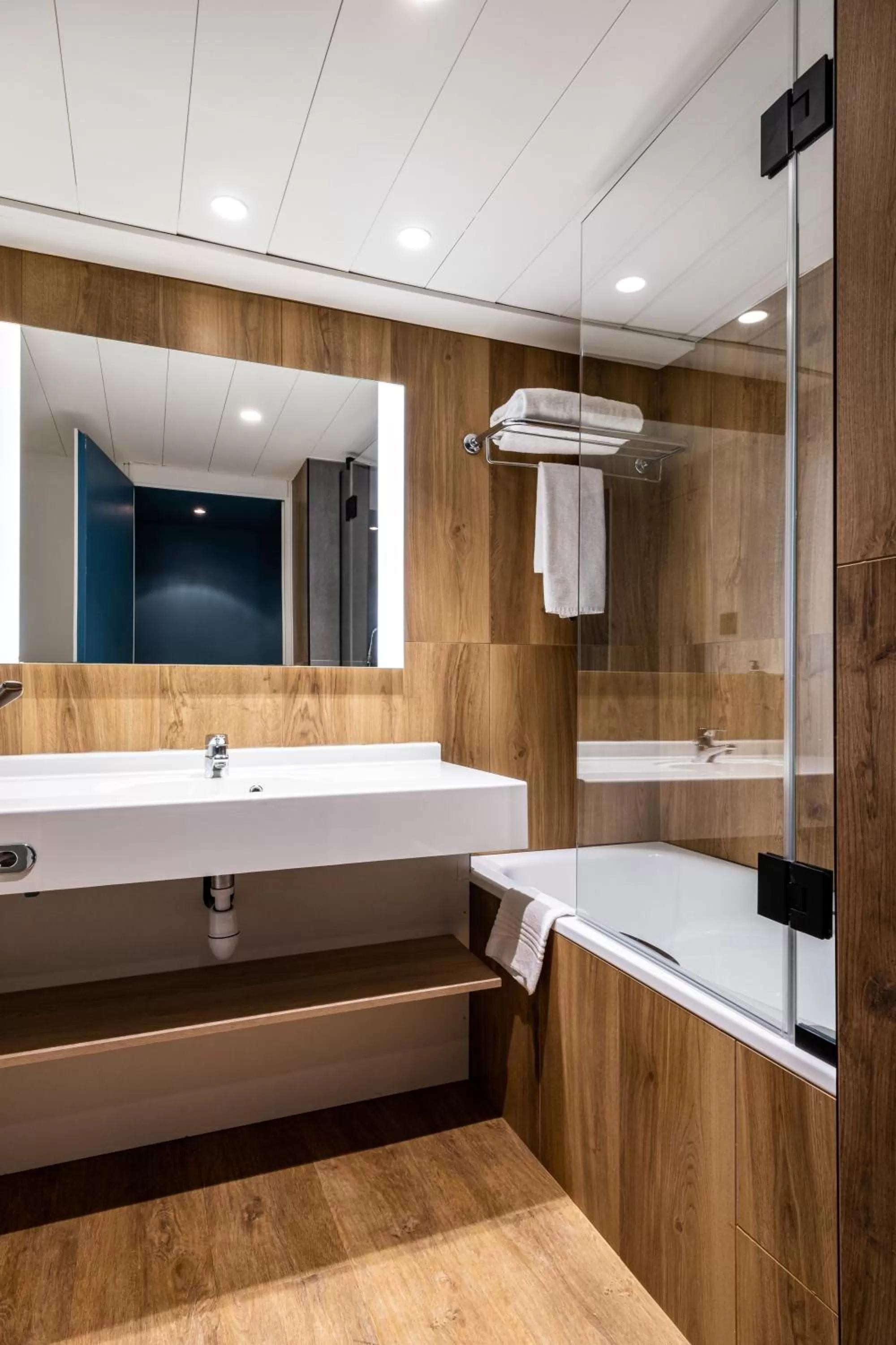 Bathroom in Mercure Grenoble Centre Alpotel