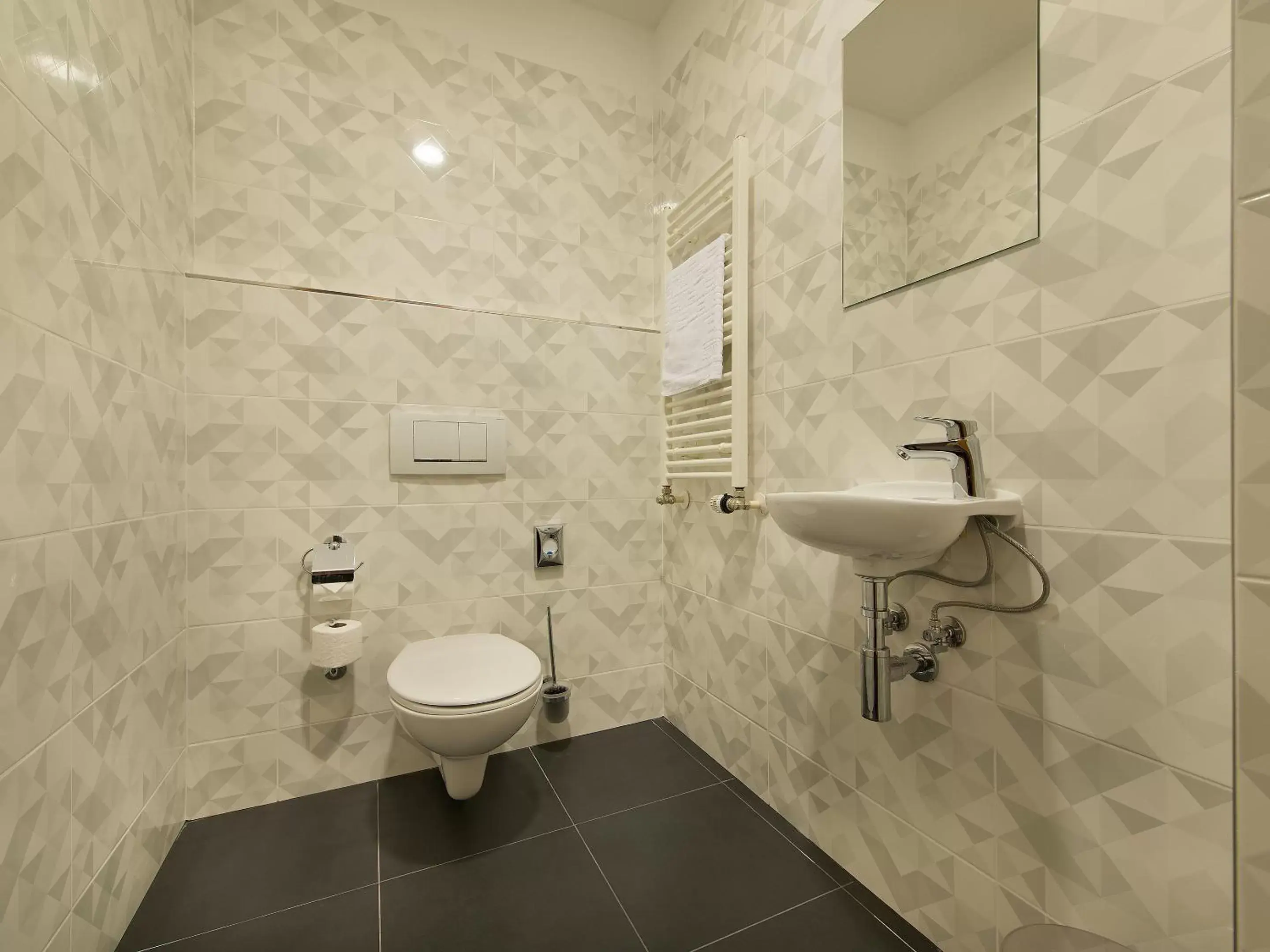 Bathroom in Ramada Airport Hotel Prague