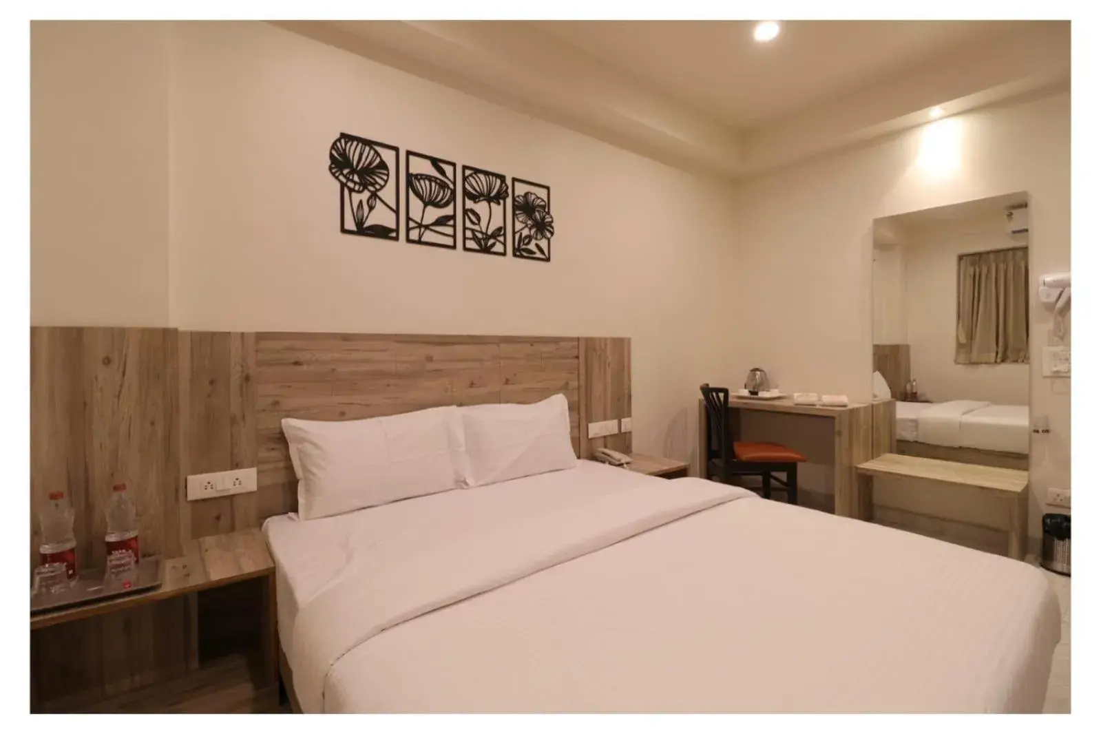 Bedroom, Bed in Hotel Jay Palace Inn, Solapur 
