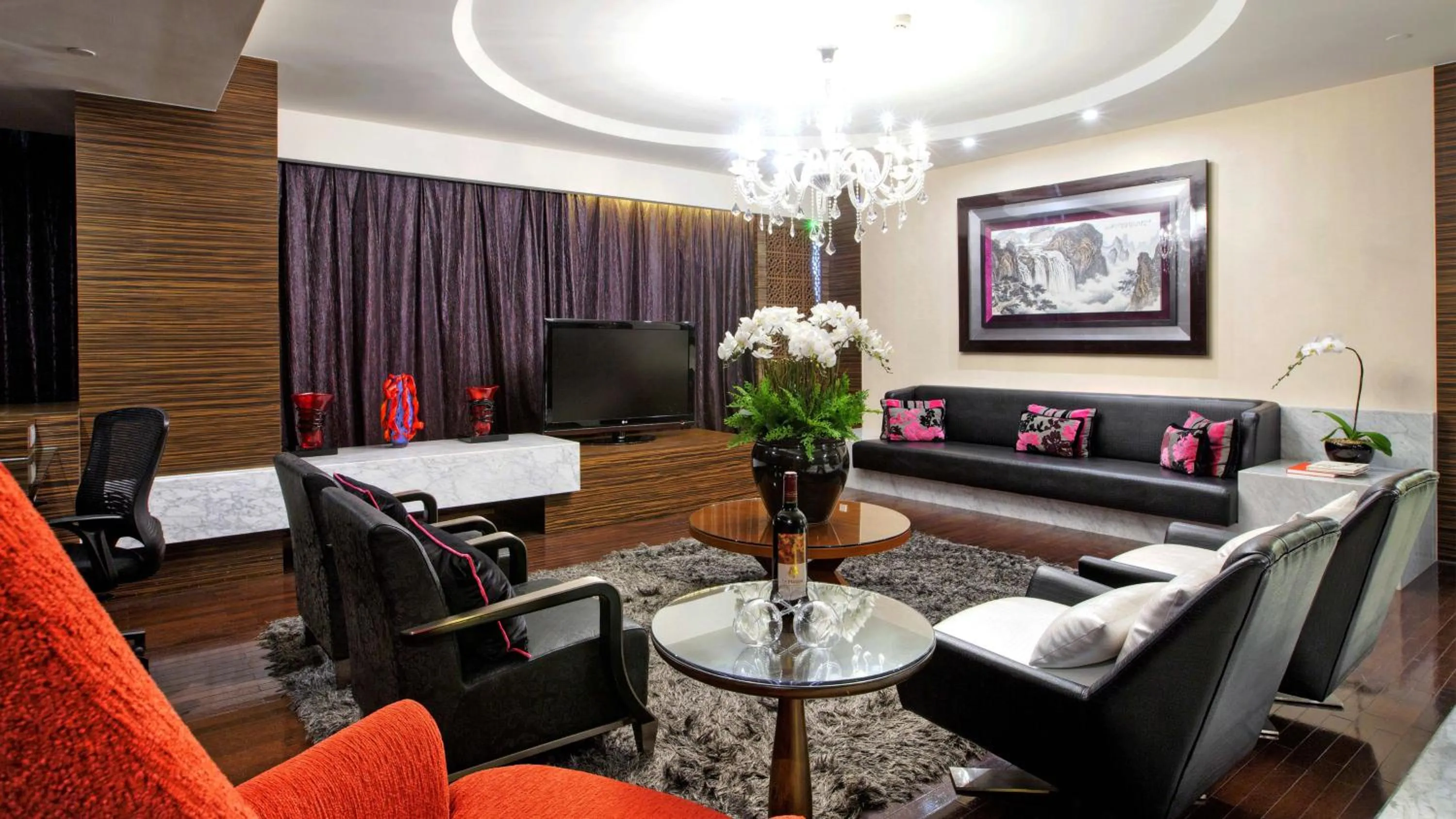 Photo of the whole room in Holiday Inn Shanghai Hongqiao West by IHG