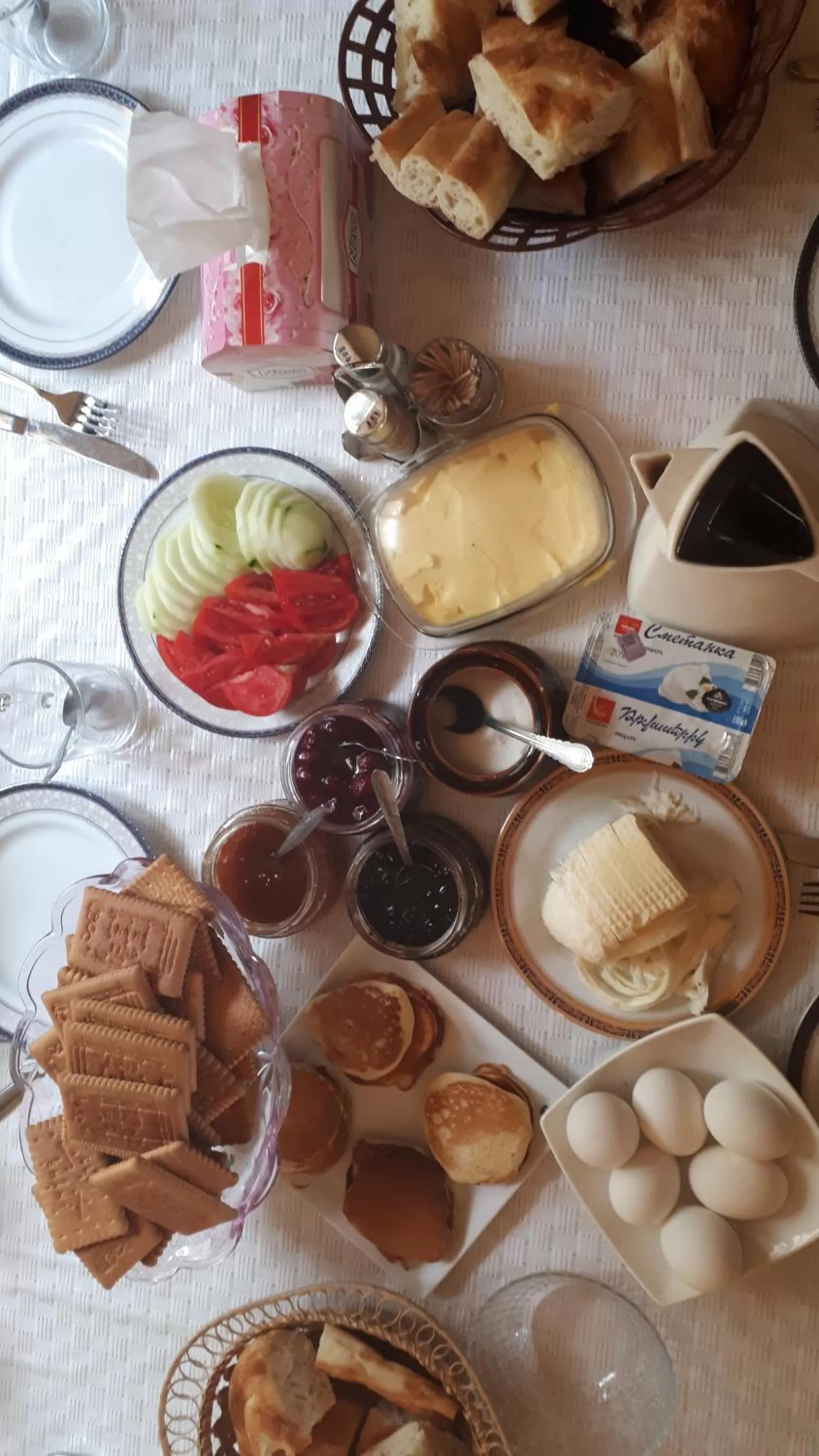 Breakfast in IRIS B&B in DEBED CANYON