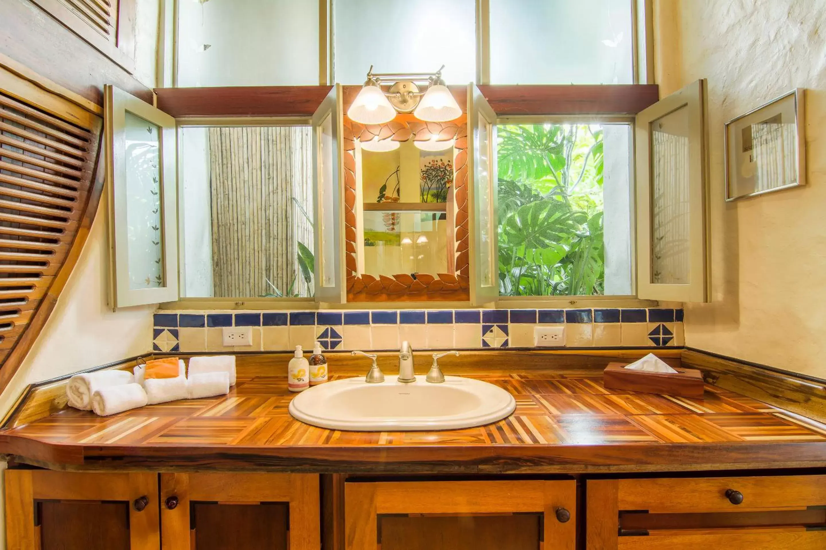 Bathroom in Finca Rosa Blanca Coffee Farm and Inn