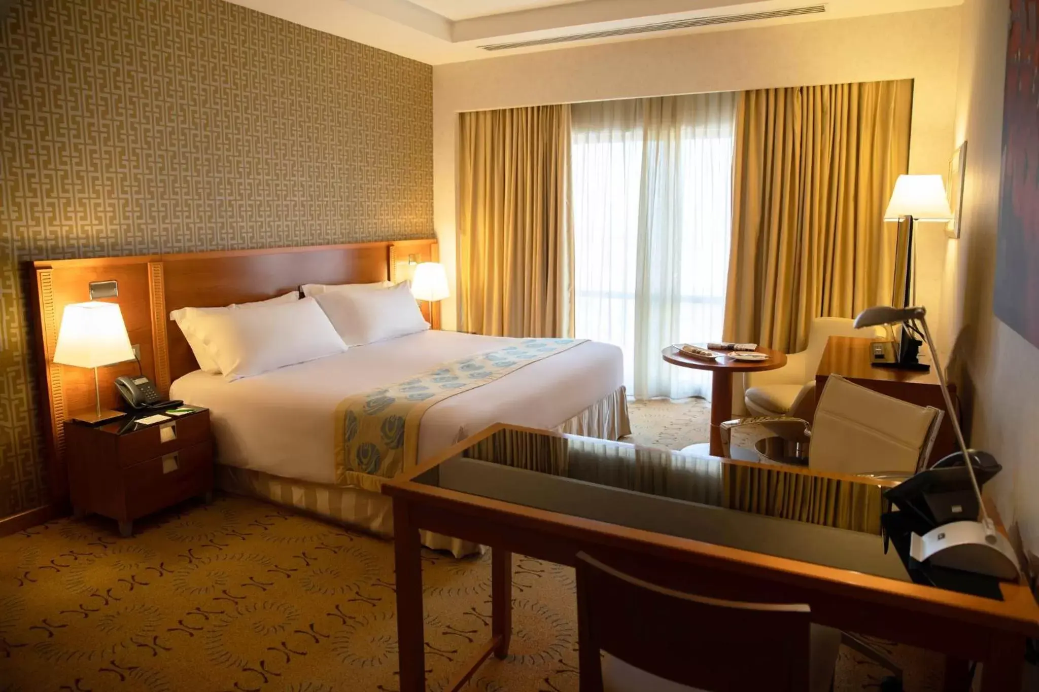 Photo of the whole room, Bed in Holiday Inn Kuwait, an IHG Hotel