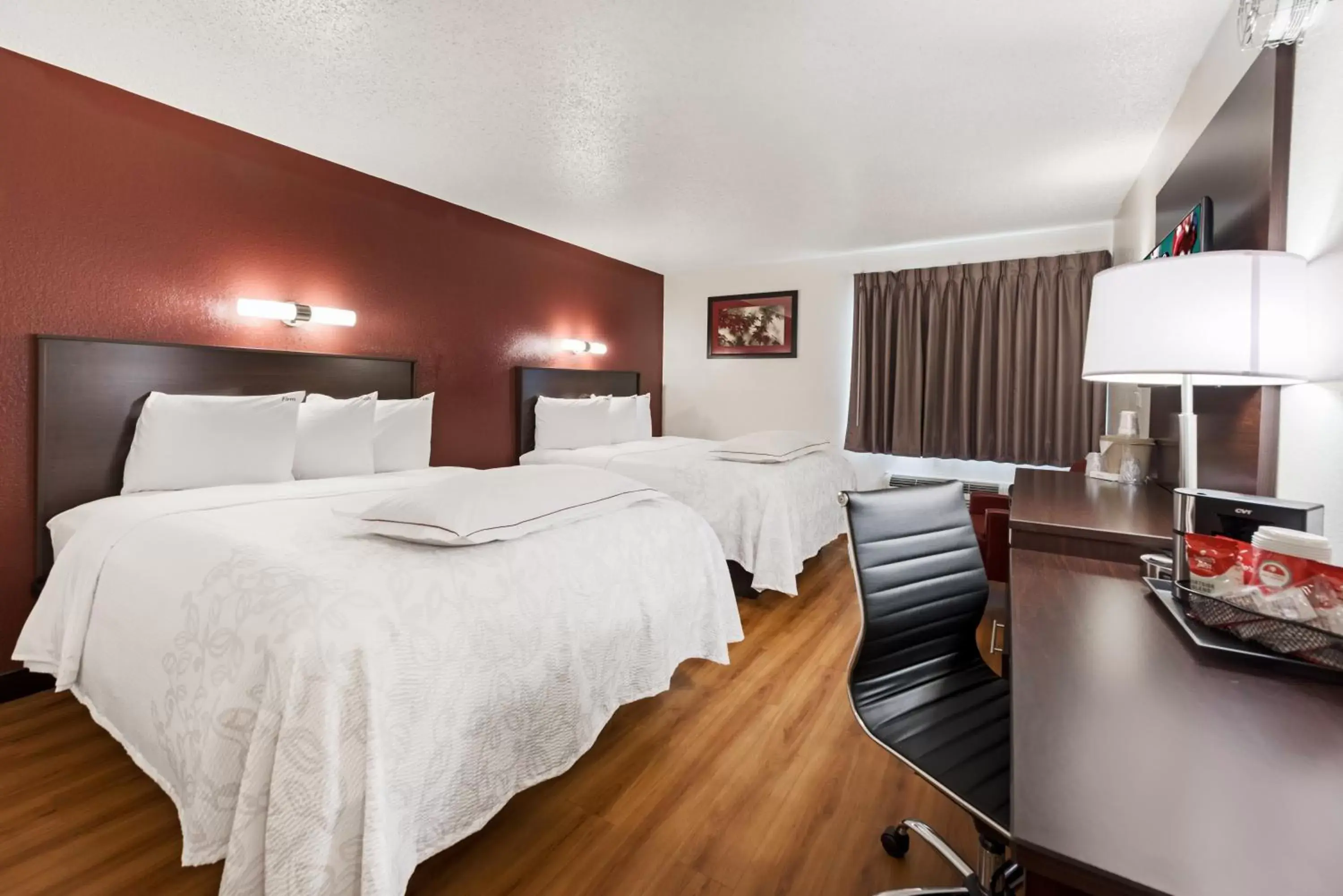 Photo of the whole room, Bed in Red Roof Inn PLUS+ Columbus - Worthington Photo of the whole room, Bed in Red Roof Inn PLUS+ Columbus - Worthington