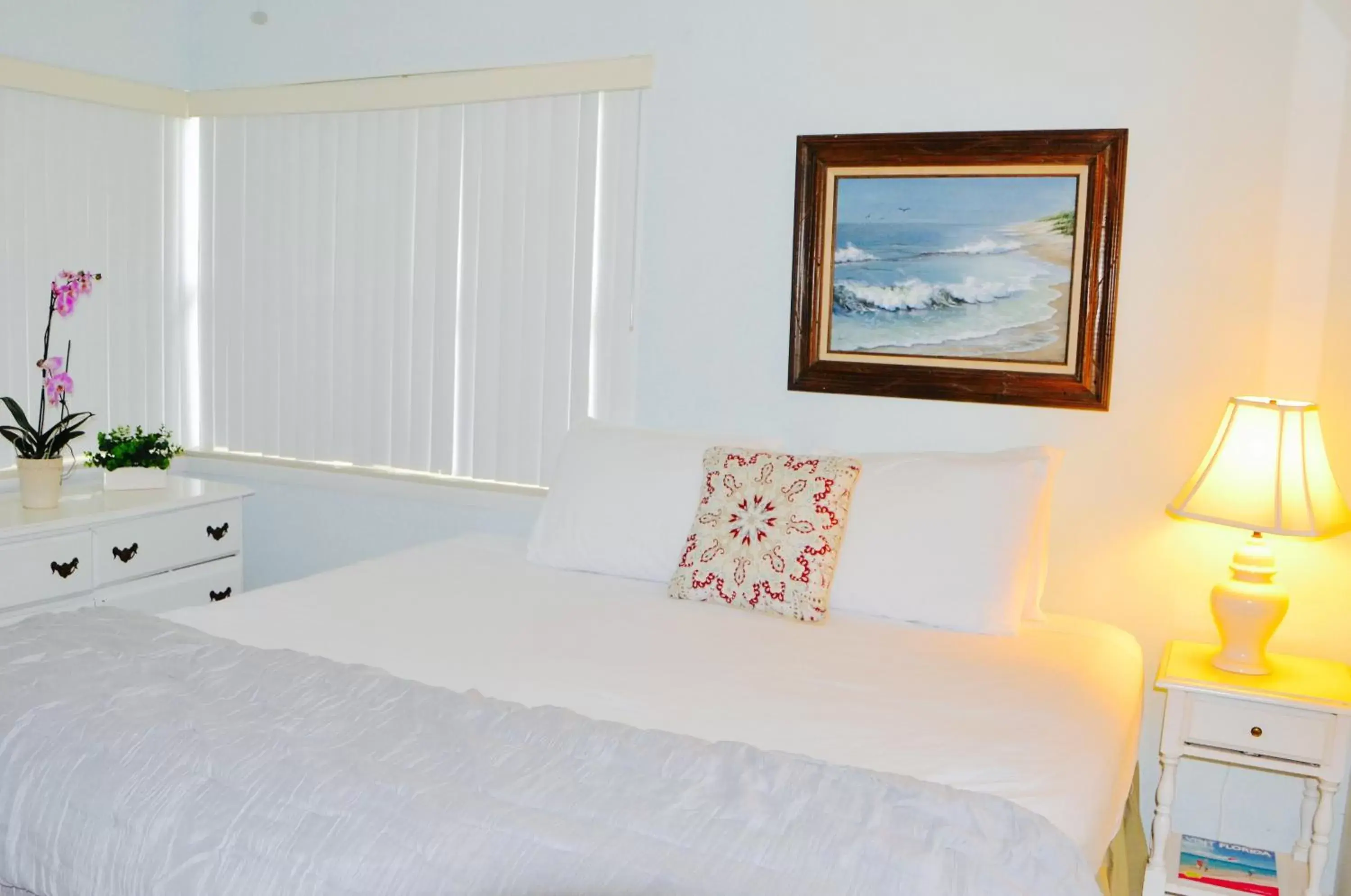 Bedroom, Bed in Sea Turtle Inn