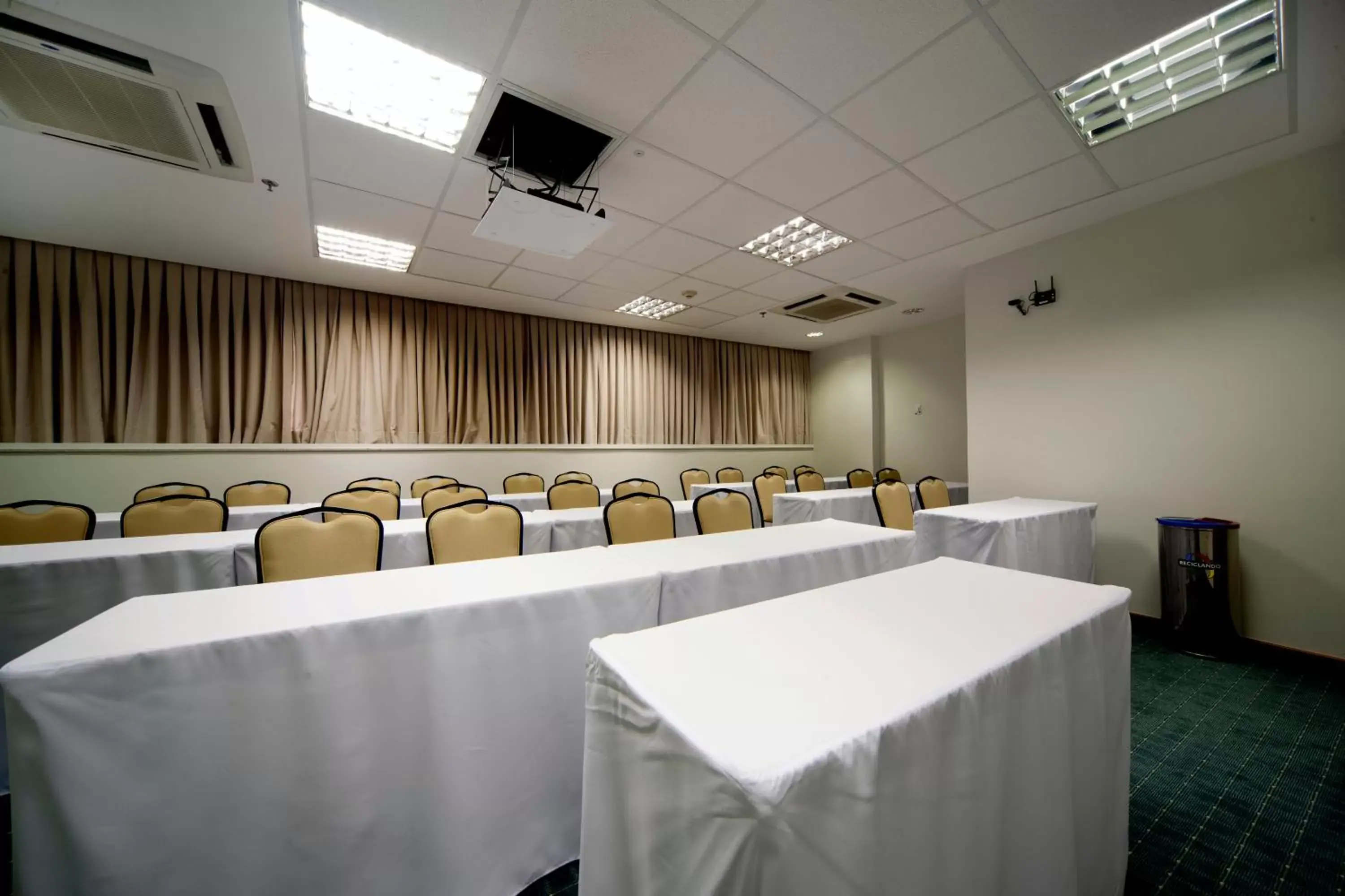 Business facilities in Quality Hotel Vitória