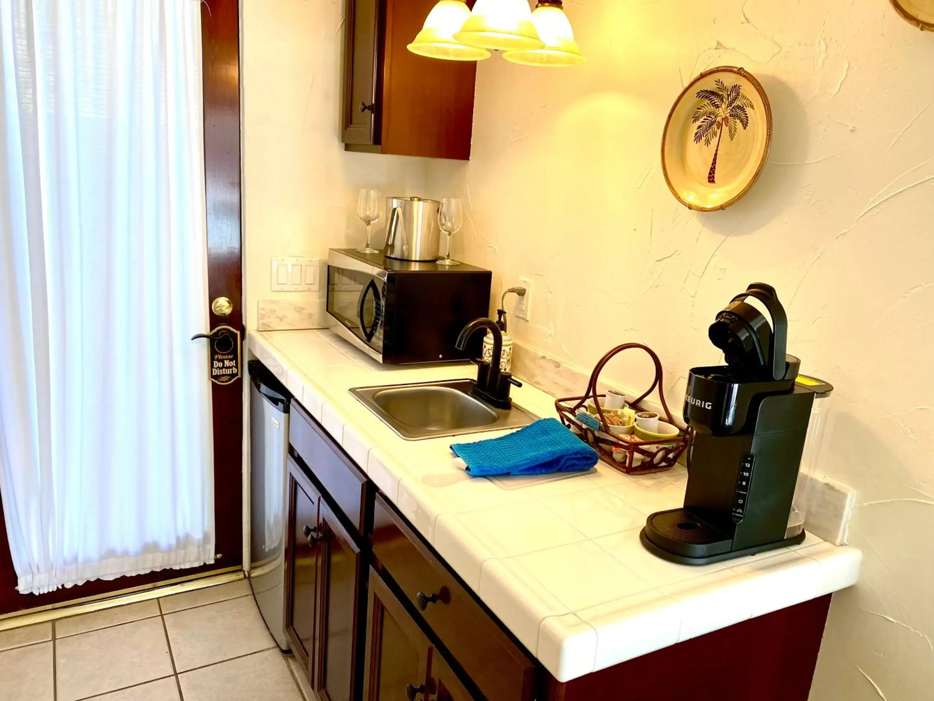 Coffee/tea facilities, Kitchen/Kitchenette in Old Ranch Inn - Adults Only 21 & Up