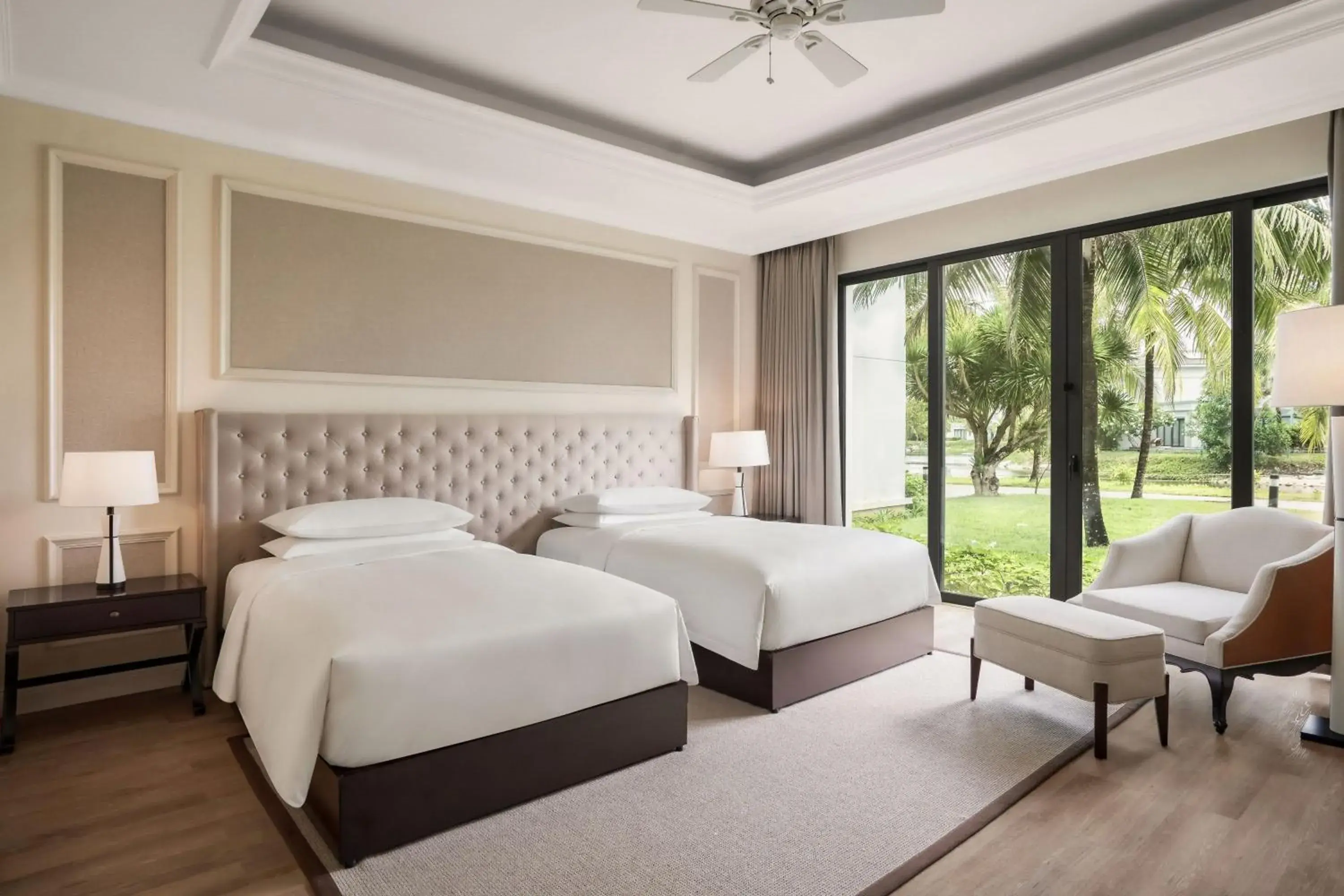 Bedroom, Bed in Sheraton Phu Quoc Long Beach Resort