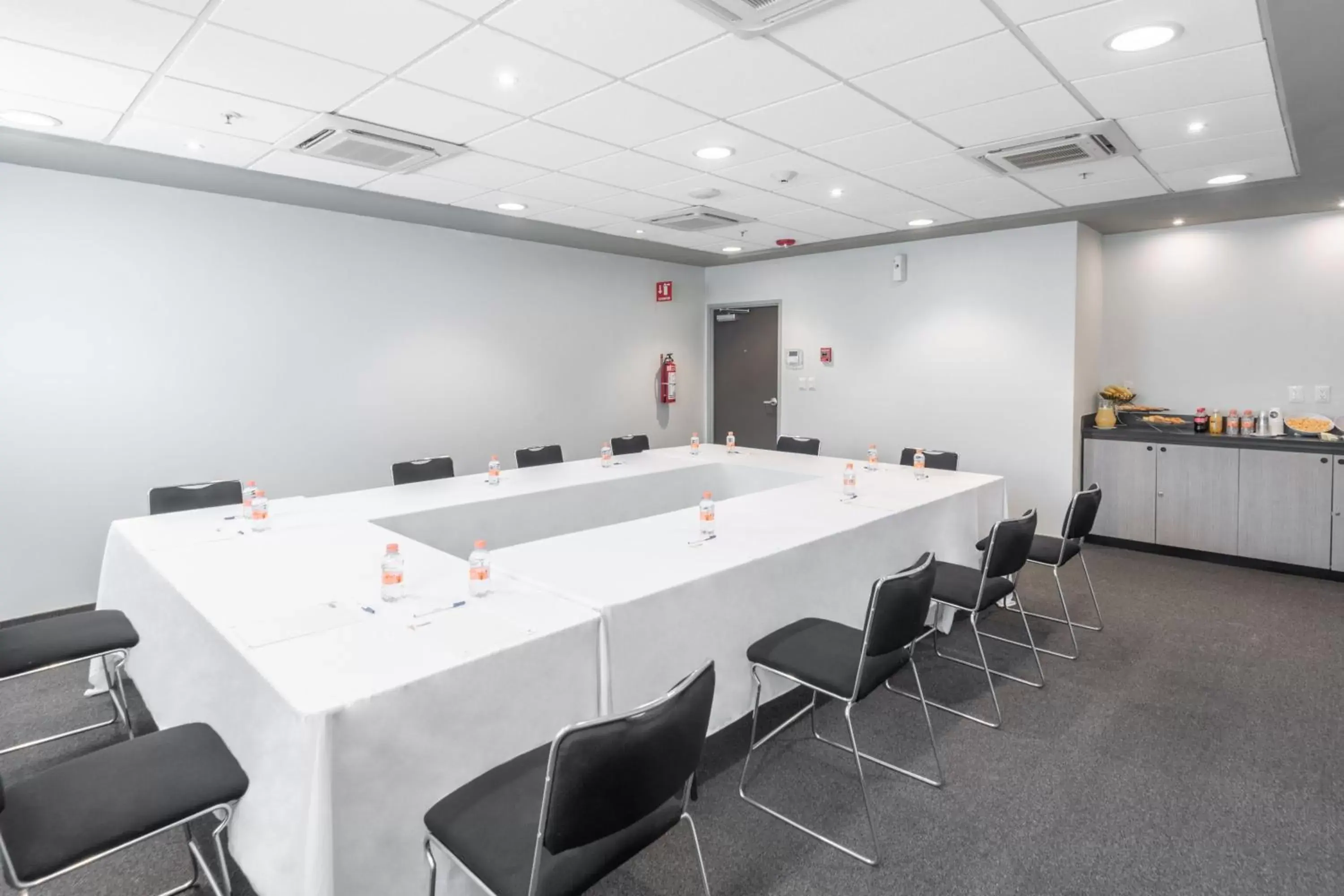 Meeting/conference room in City Express Junior by Marriott Villahermosa