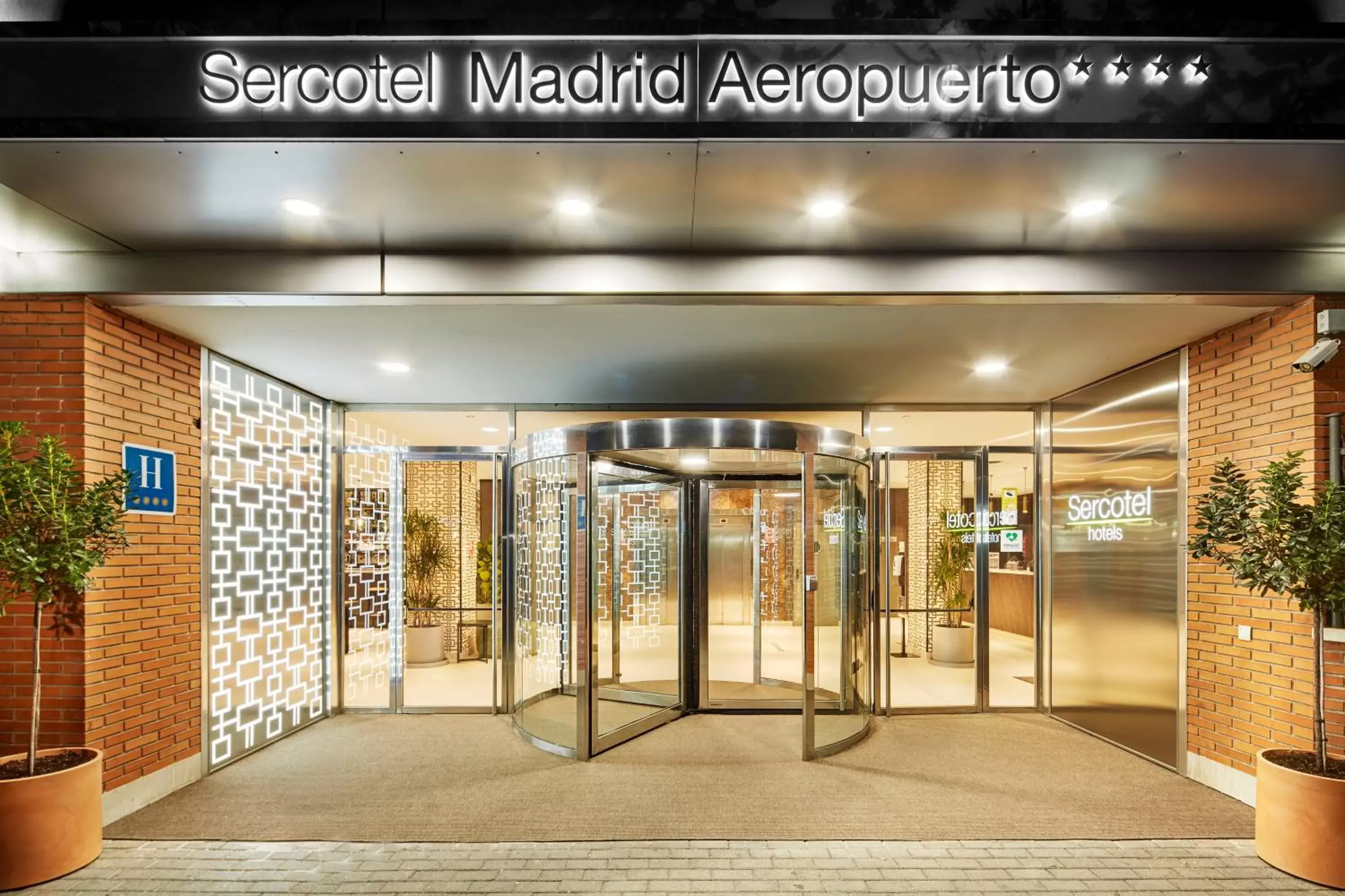 Facade/entrance in Sercotel Madrid Aeropuerto