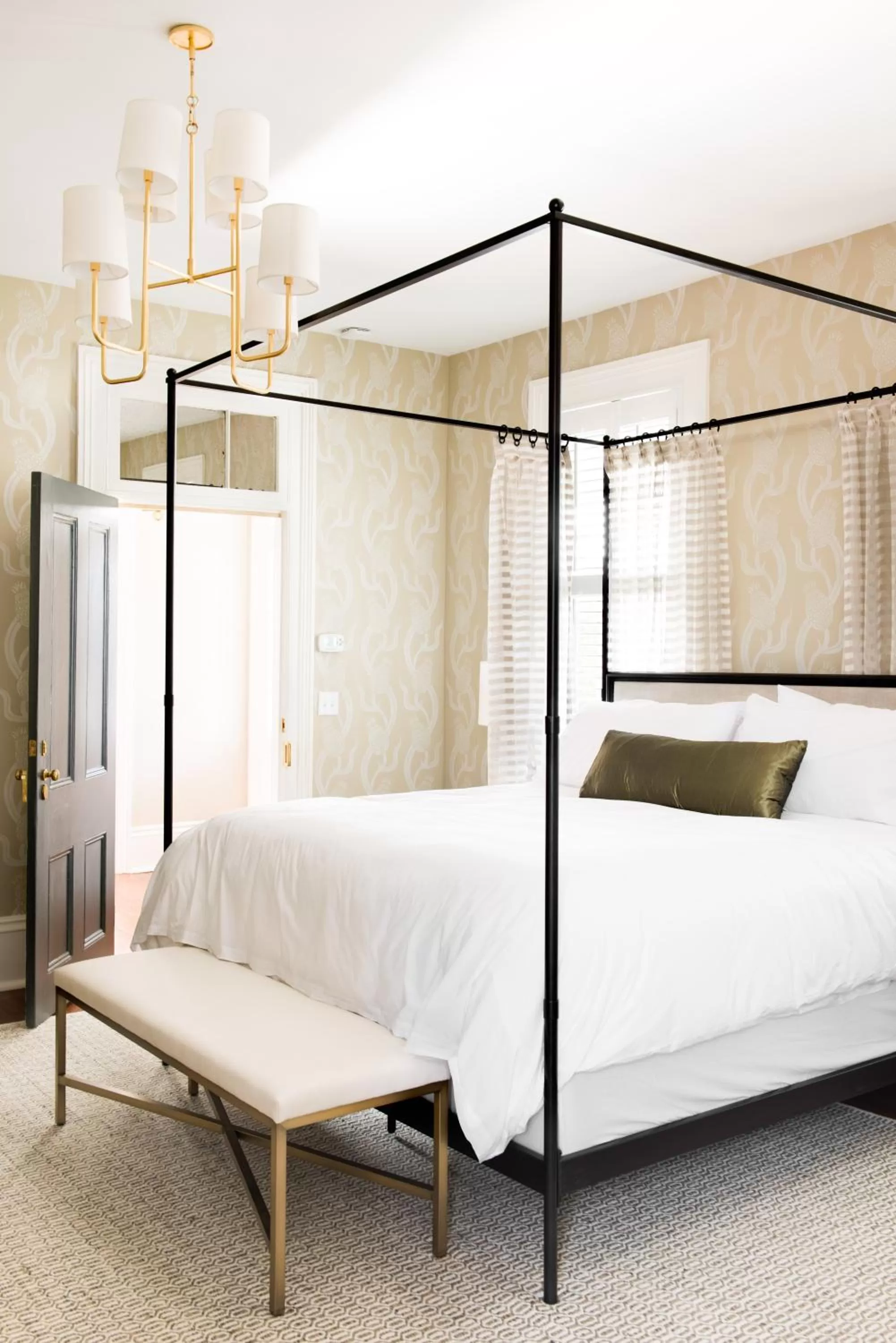 Bedroom, Bed in 86 Cannon Charleston - Adults Only