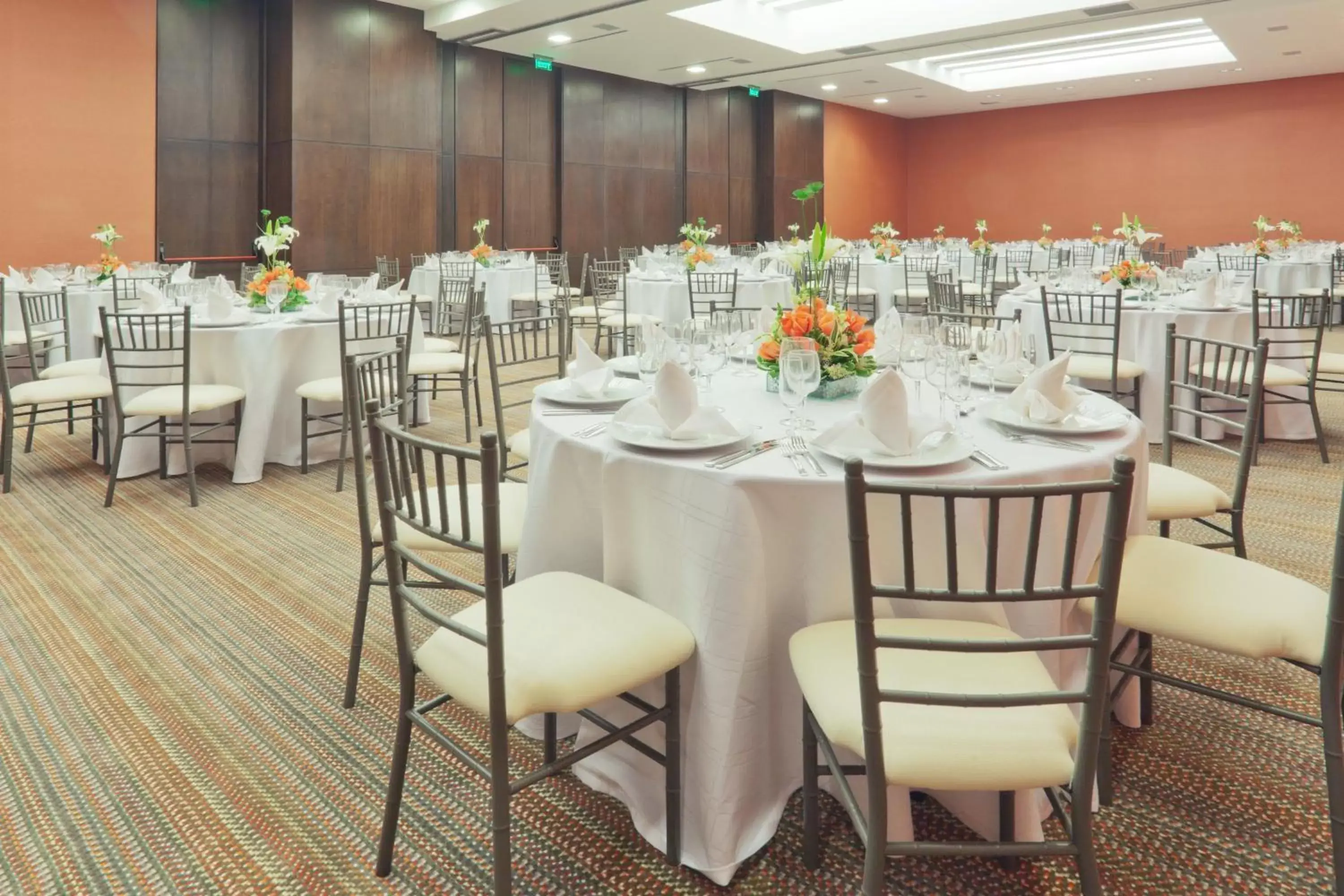 Banquet/Function facilities, Restaurant/Places to Eat in Holiday Inn Bogota Airport, an IHG Hotel