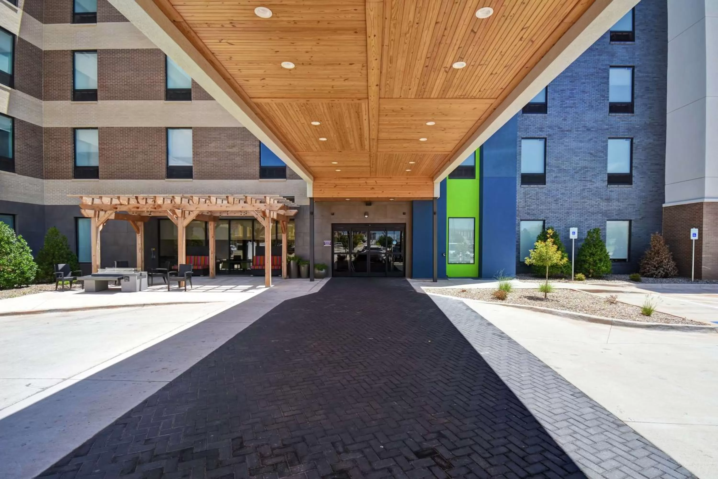 Property building in Home2 Suites By Hilton Oklahoma City Airport