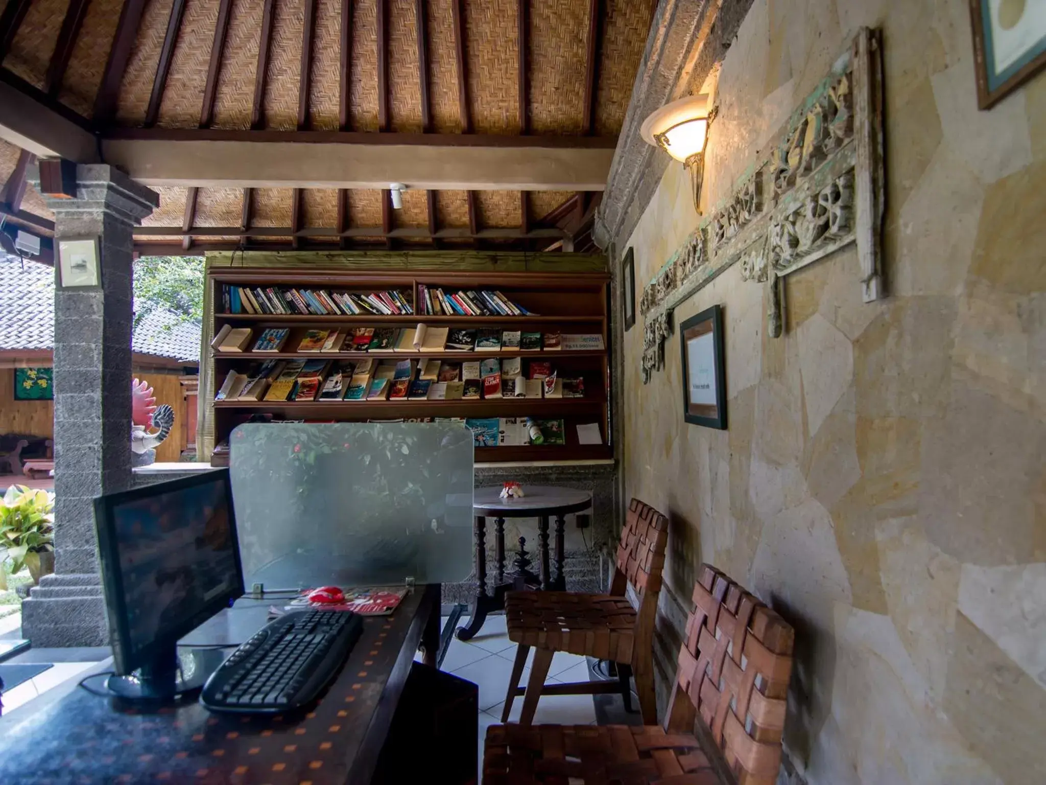 Library, Restaurant/Places to Eat in De Munut Balinese Resort