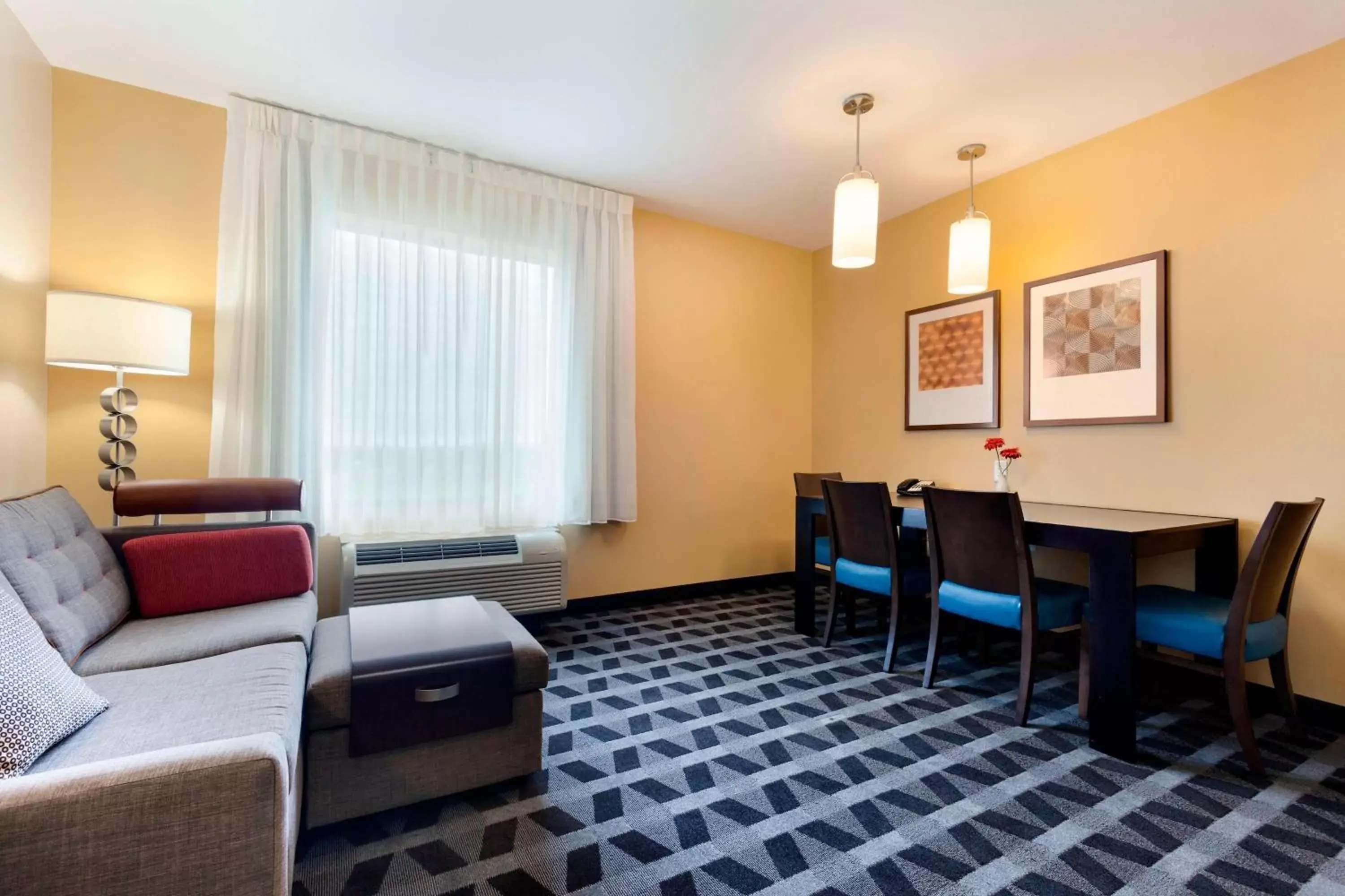 Living room, Seating Area in TownePlace Suites Joliet South