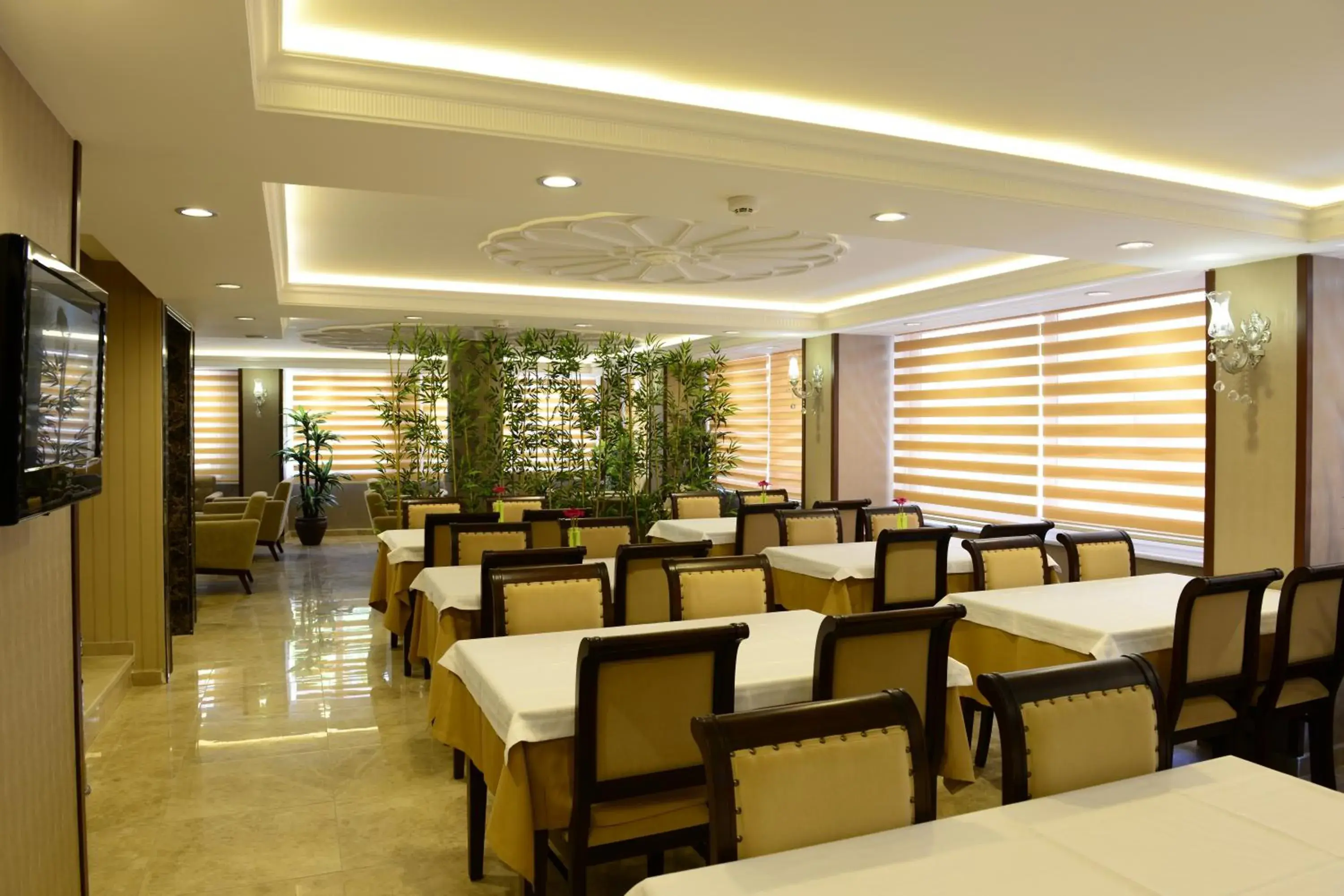 Restaurant/Places to Eat in Grand Bazaar Hotel