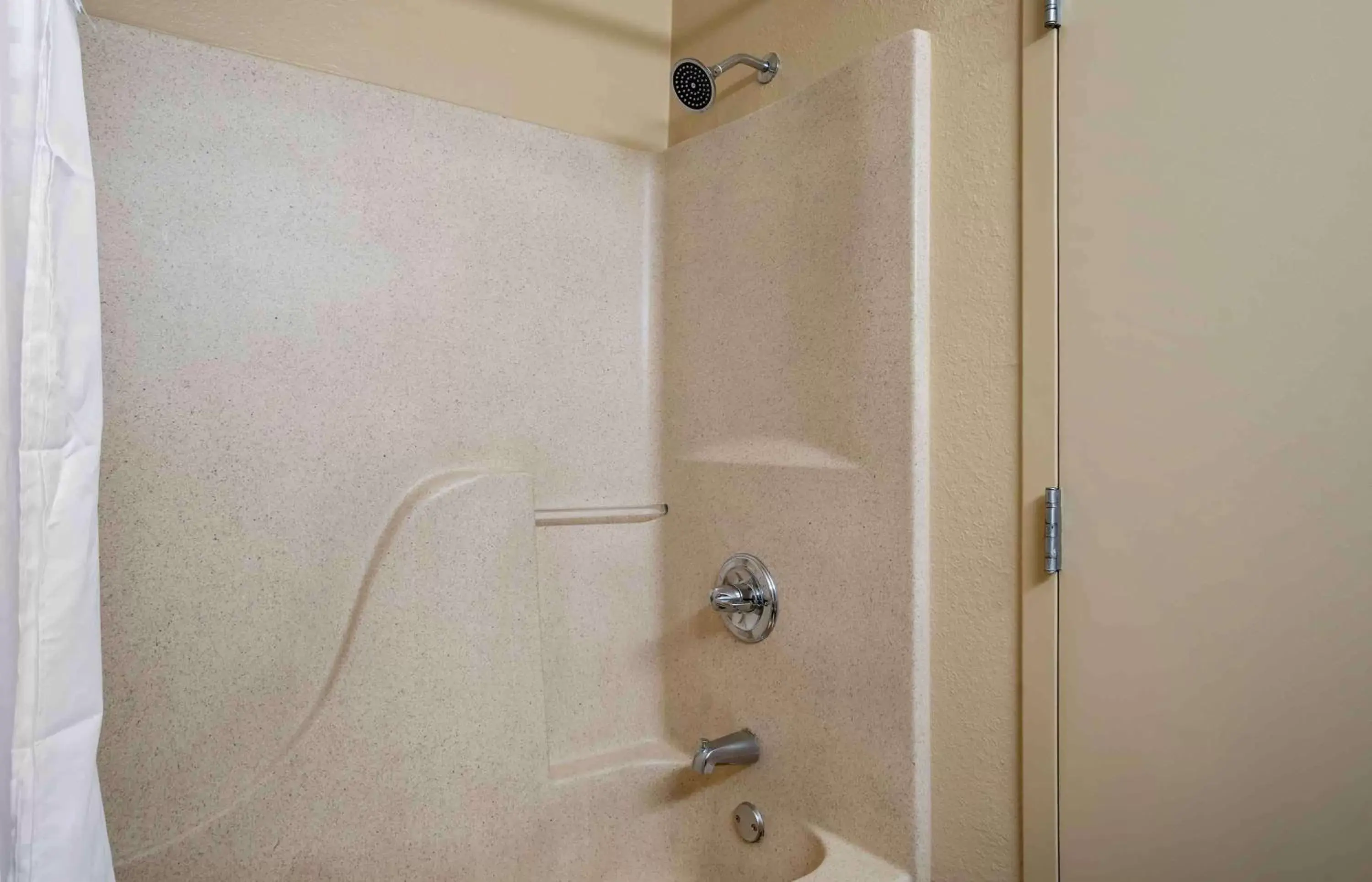 Bathroom in Extended Stay America Suites - Mobile - Spring Hill