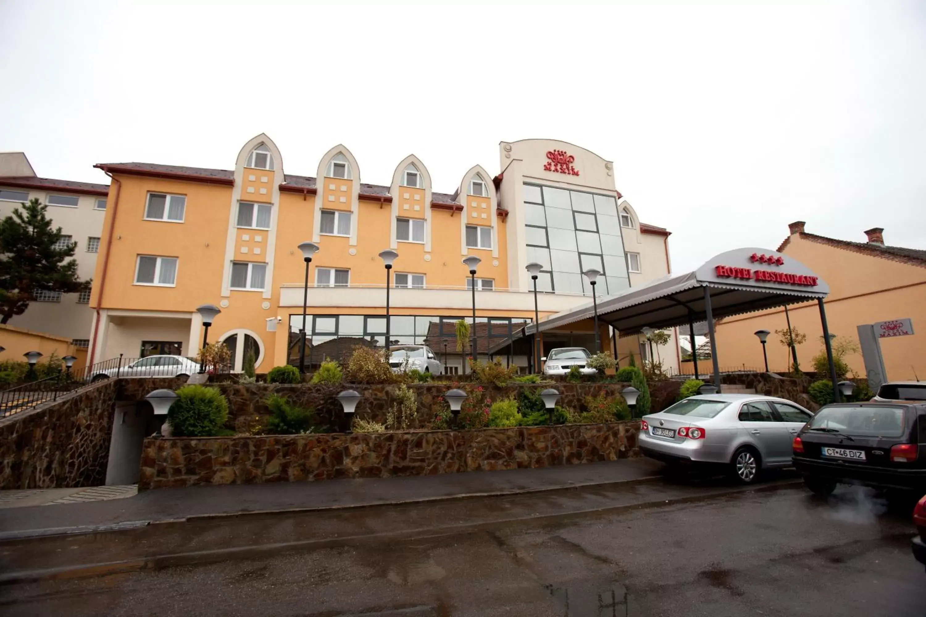 Facade/entrance, Property Building in Hotel Maxim