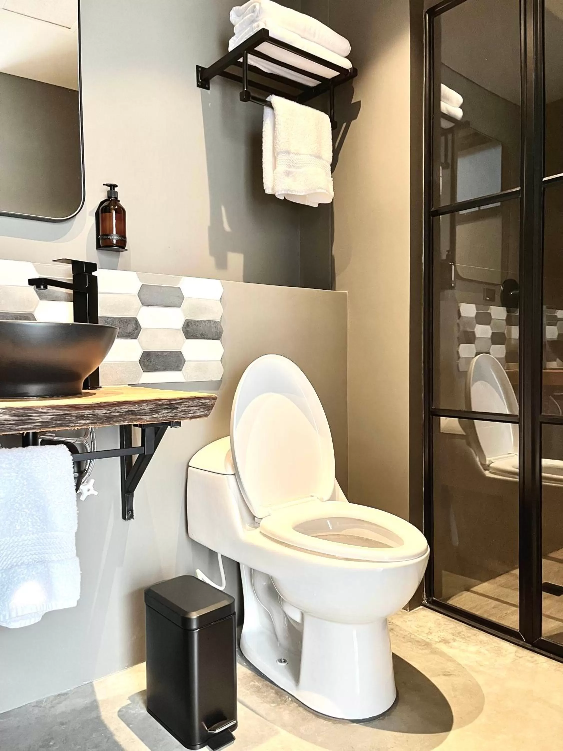 Toilet in Beminimal Hotel