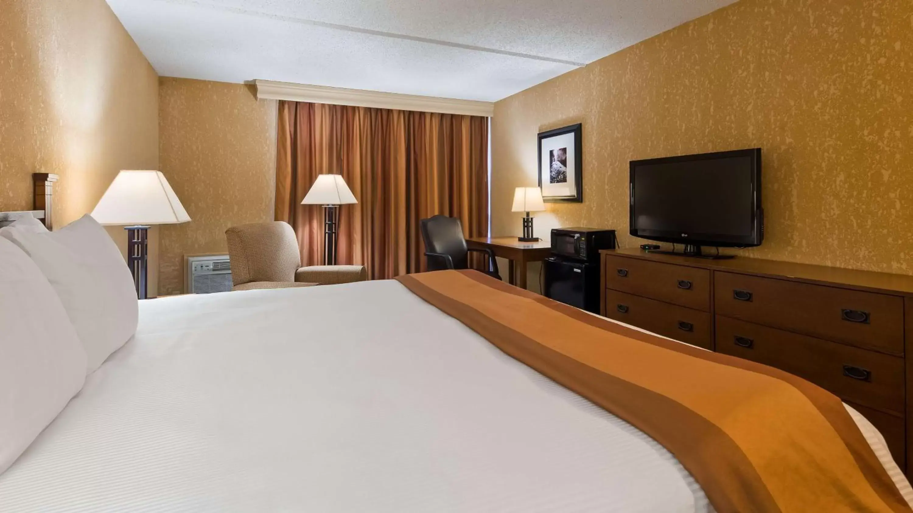 Photo of the whole room, Bed in Best Western Branson Inn and Conference Center