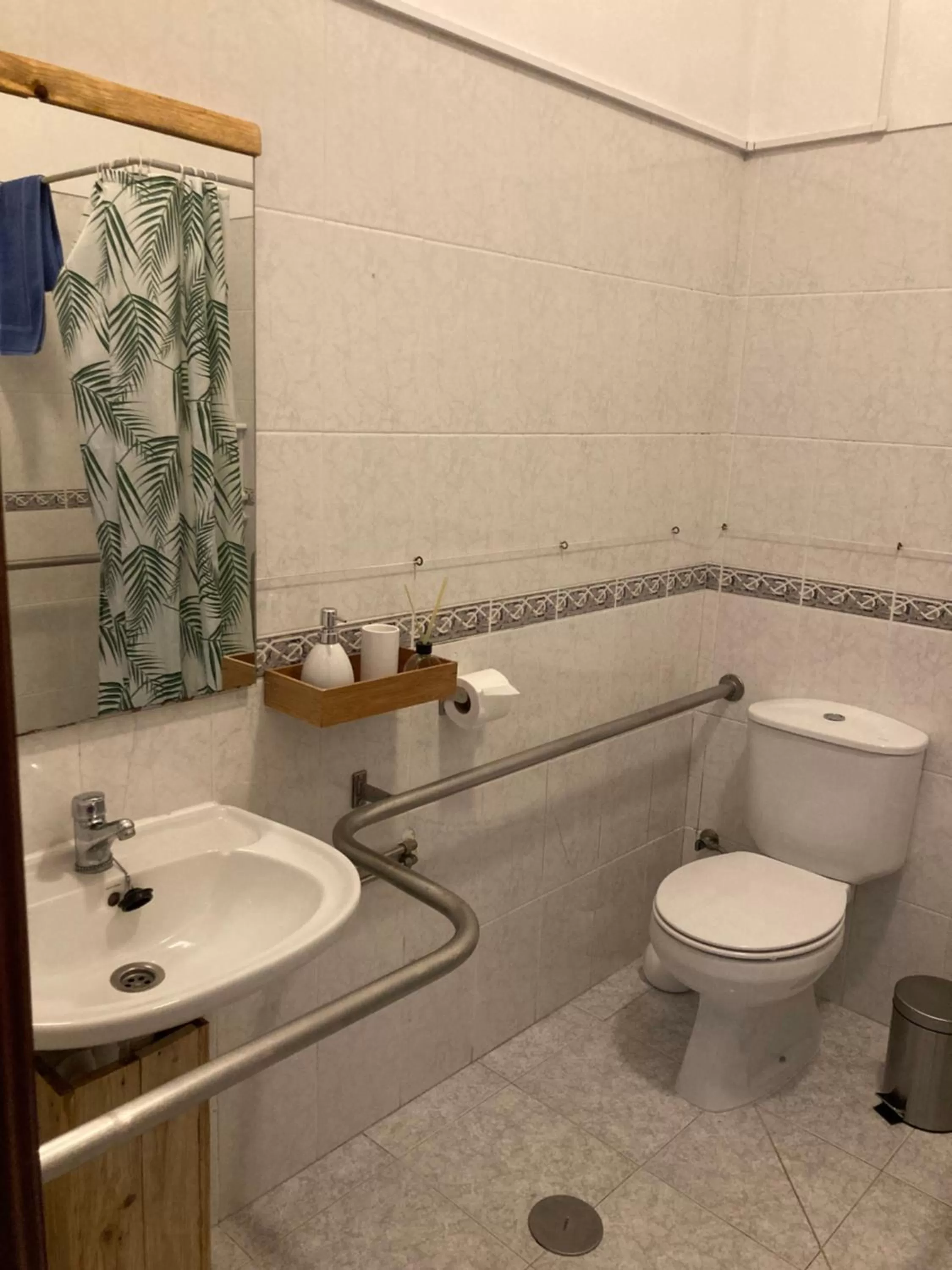 Toilet in Hotel Jardim Oudinot "MyWay Kite&Surf"