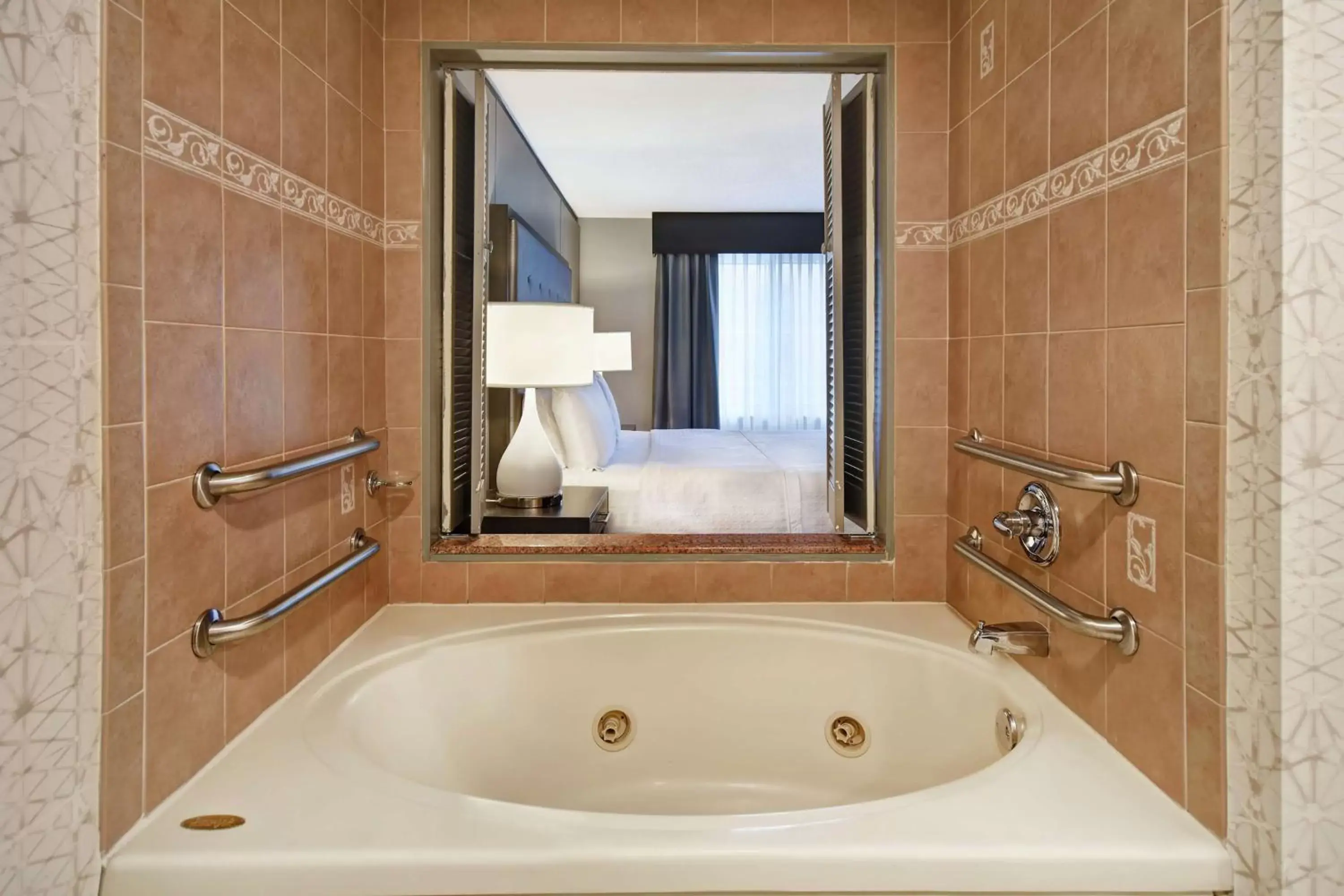 Bathroom in Homewood Suites by Hilton Edgewater-NYC Area