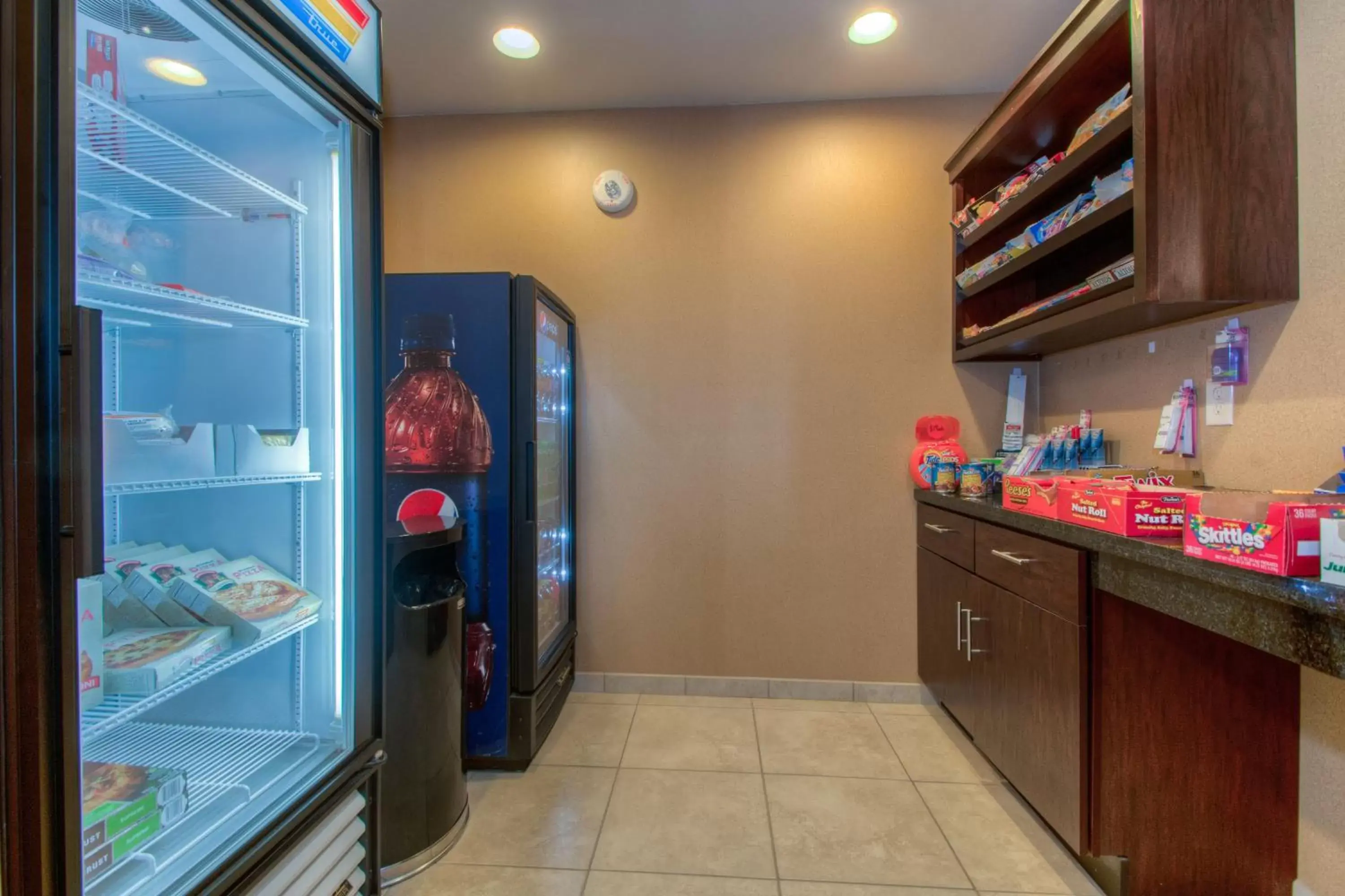 On-site shops, Kitchen/Kitchenette in Cobblestone Inn & Suites - Wray