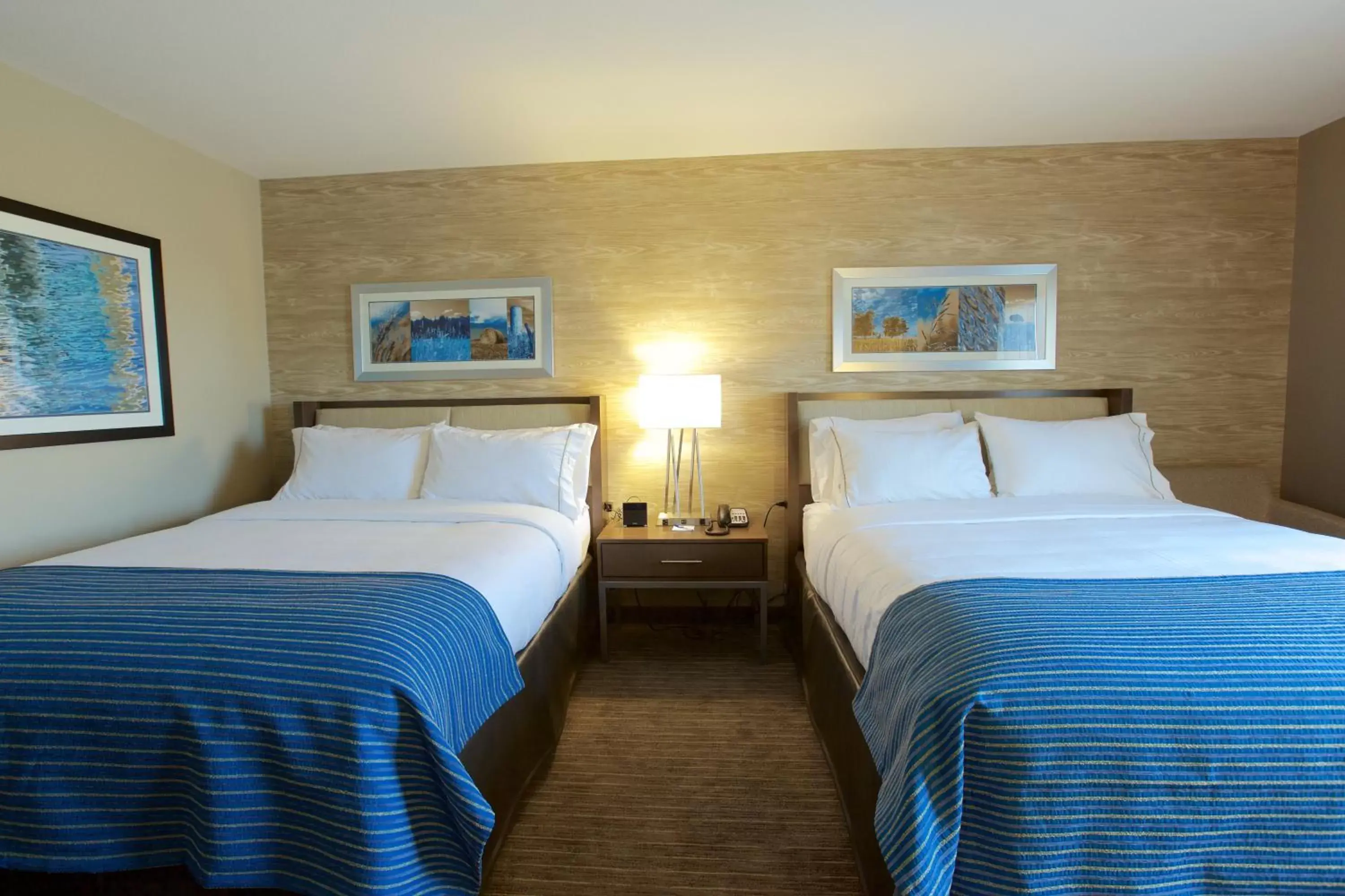 Double room with Two Double Beds - Disability Access Hearing Accessible in Holiday Inn Express Fargo SW I94 Medical Center, an IHG Hotel Double room with Two Double Beds - Disability Access Hearing Accessible in Holiday Inn Express Fargo SW I94 Medical Center, an IHG Hotel