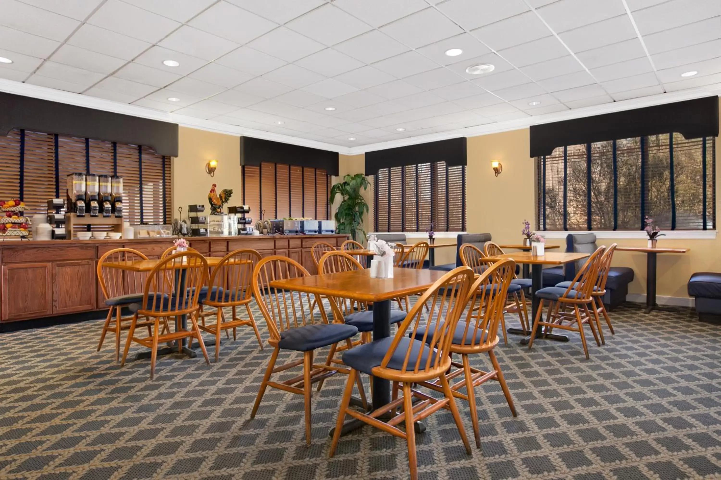 Restaurant/Places to Eat in Wyndham Garden Williamsburg Busch Gardens Area