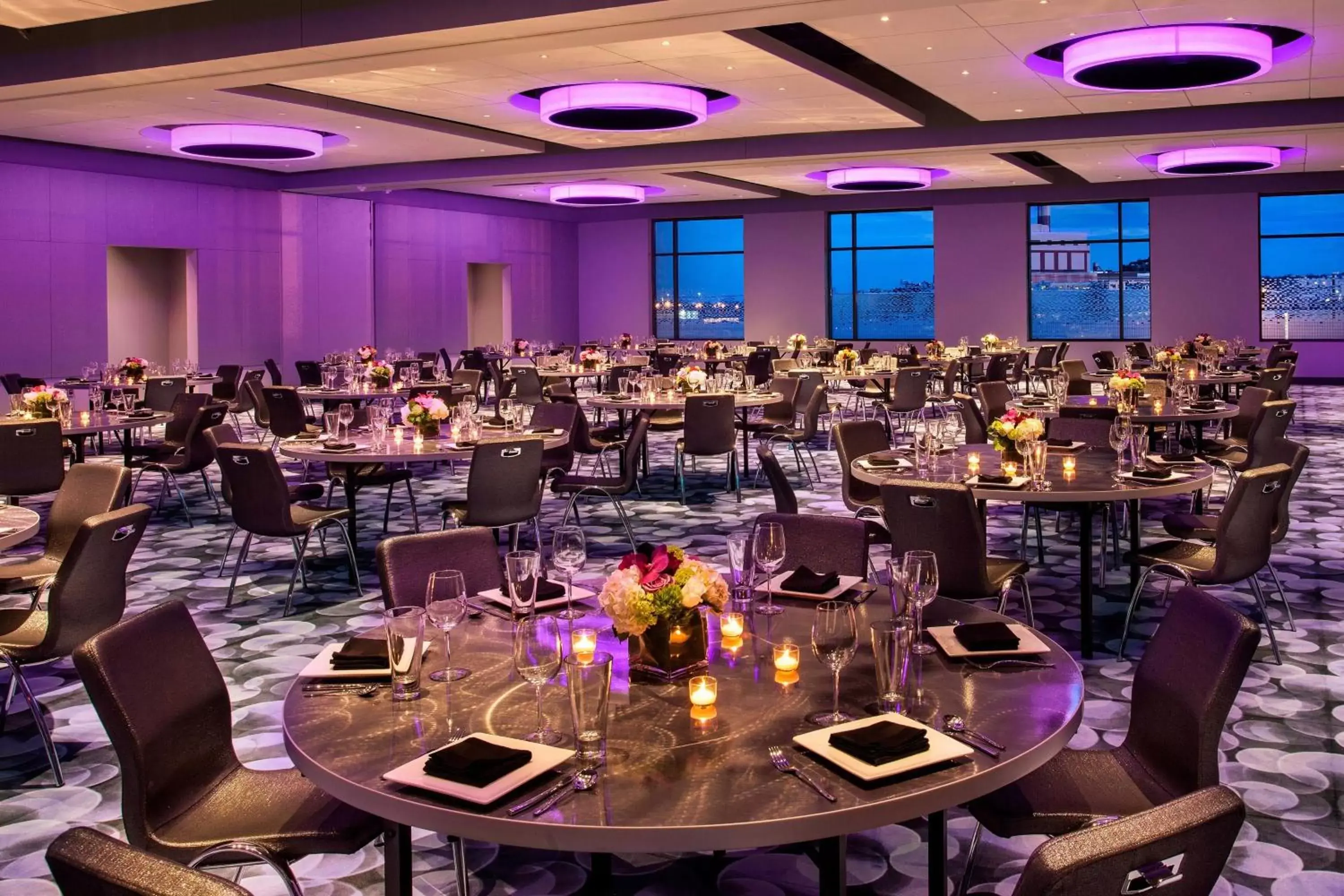 Meeting/conference room, Restaurant/Places to Eat in Aloft Boston Seaport District