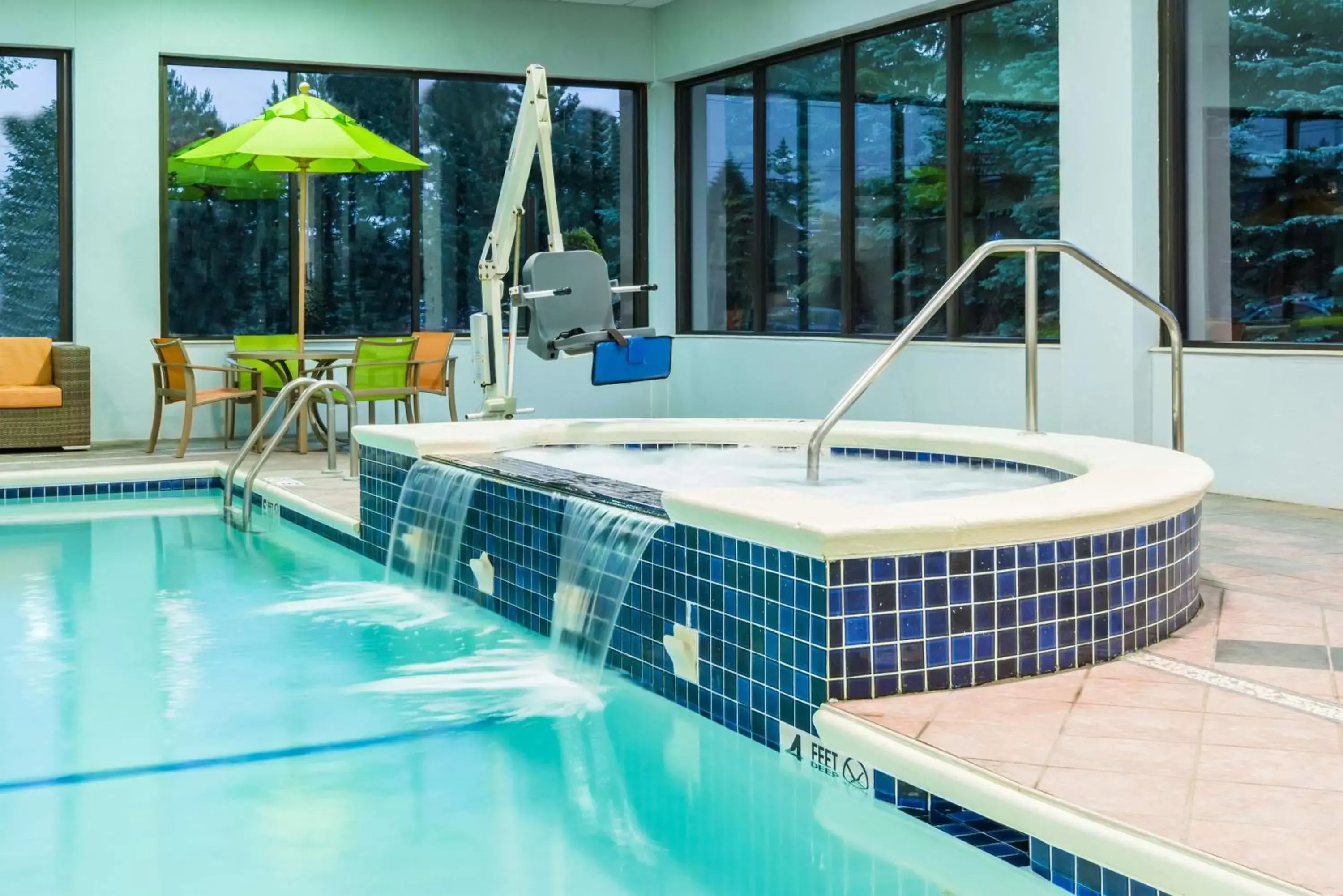 Property building, Swimming Pool in Hampton Inn Buffalo-Airport Galleria Mall