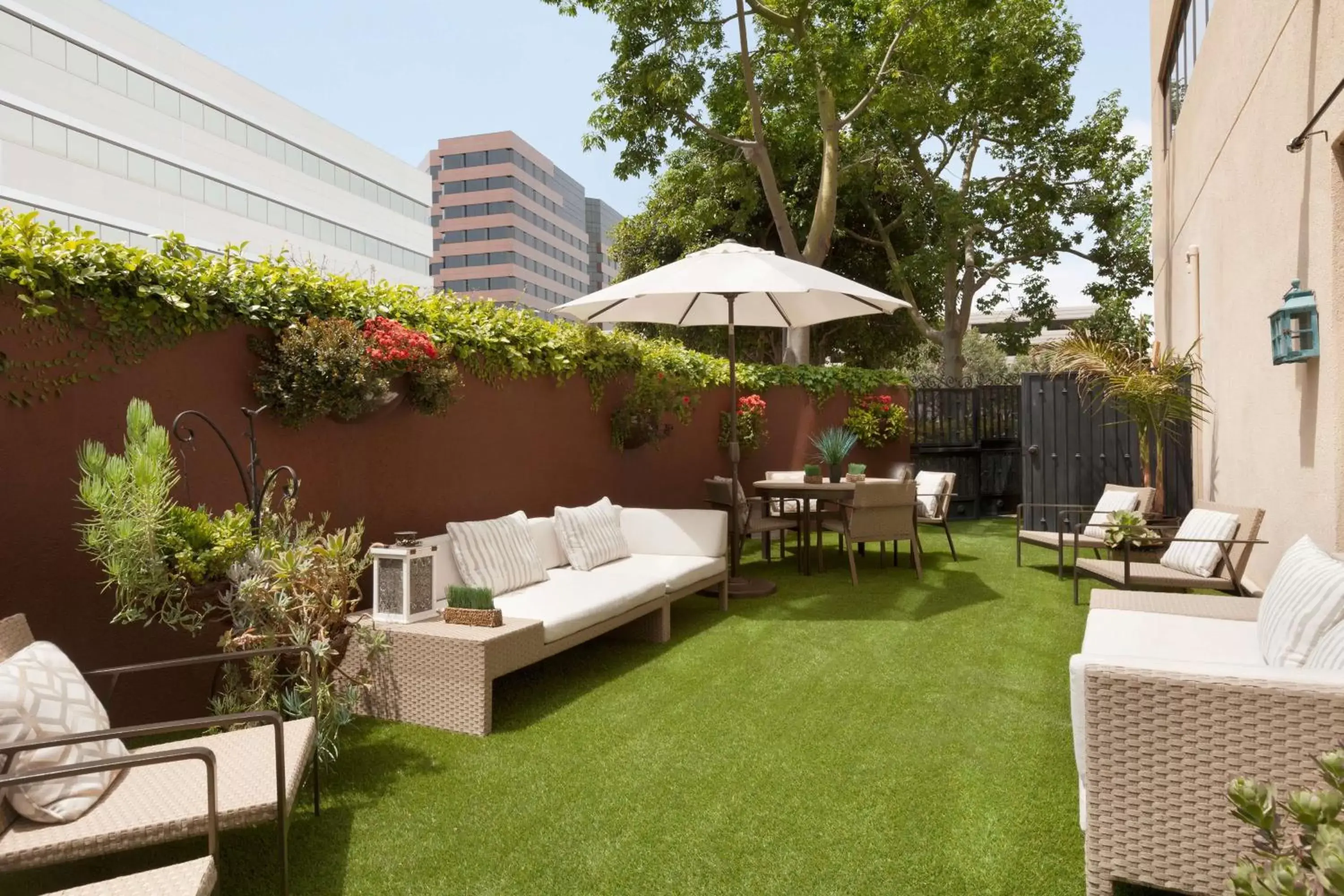 Patio in Embassy Suites by Hilton Irvine Orange County Airport