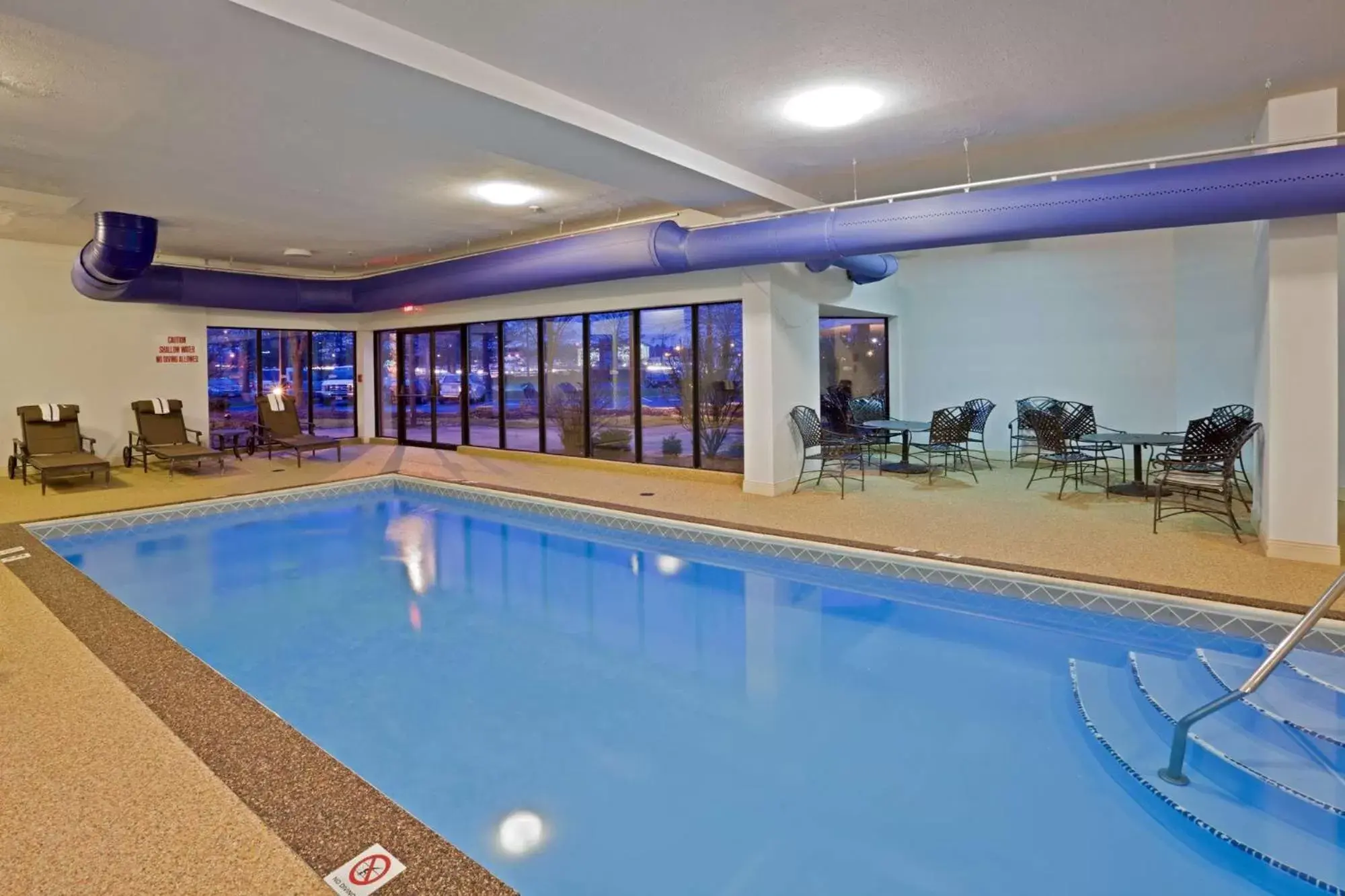 Activities, Swimming Pool in Radisson Cleveland Airport