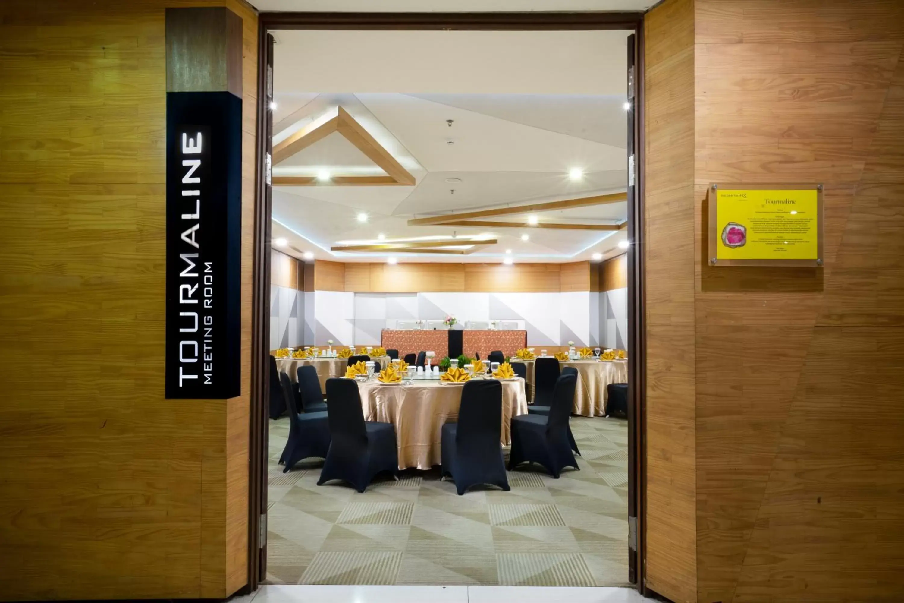 Meeting/conference room, Banquet Facilities in Golden Tulip Pontianak