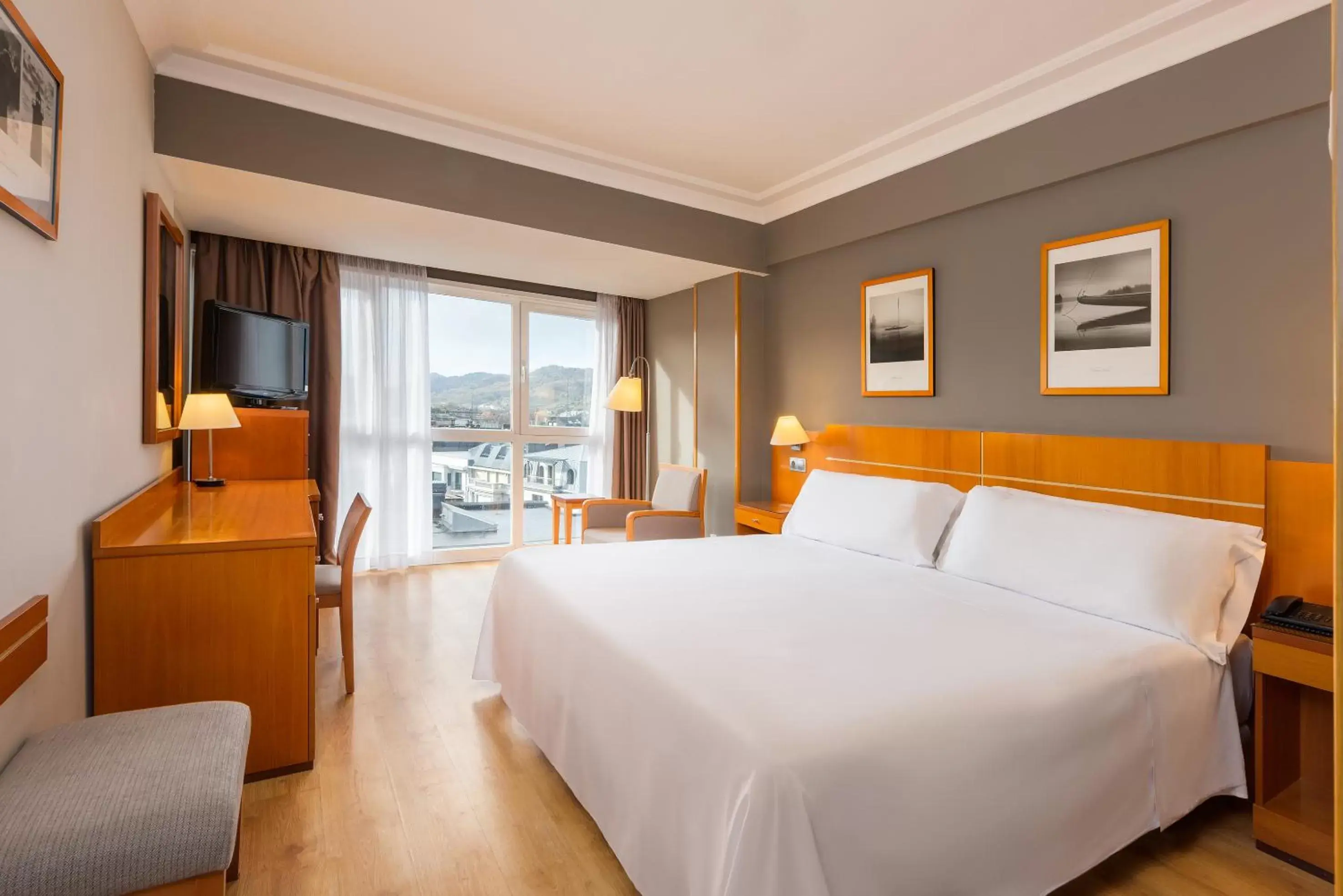 Photo of the whole room in Hotel San Sebastián Orly, Affiliated by Meliá