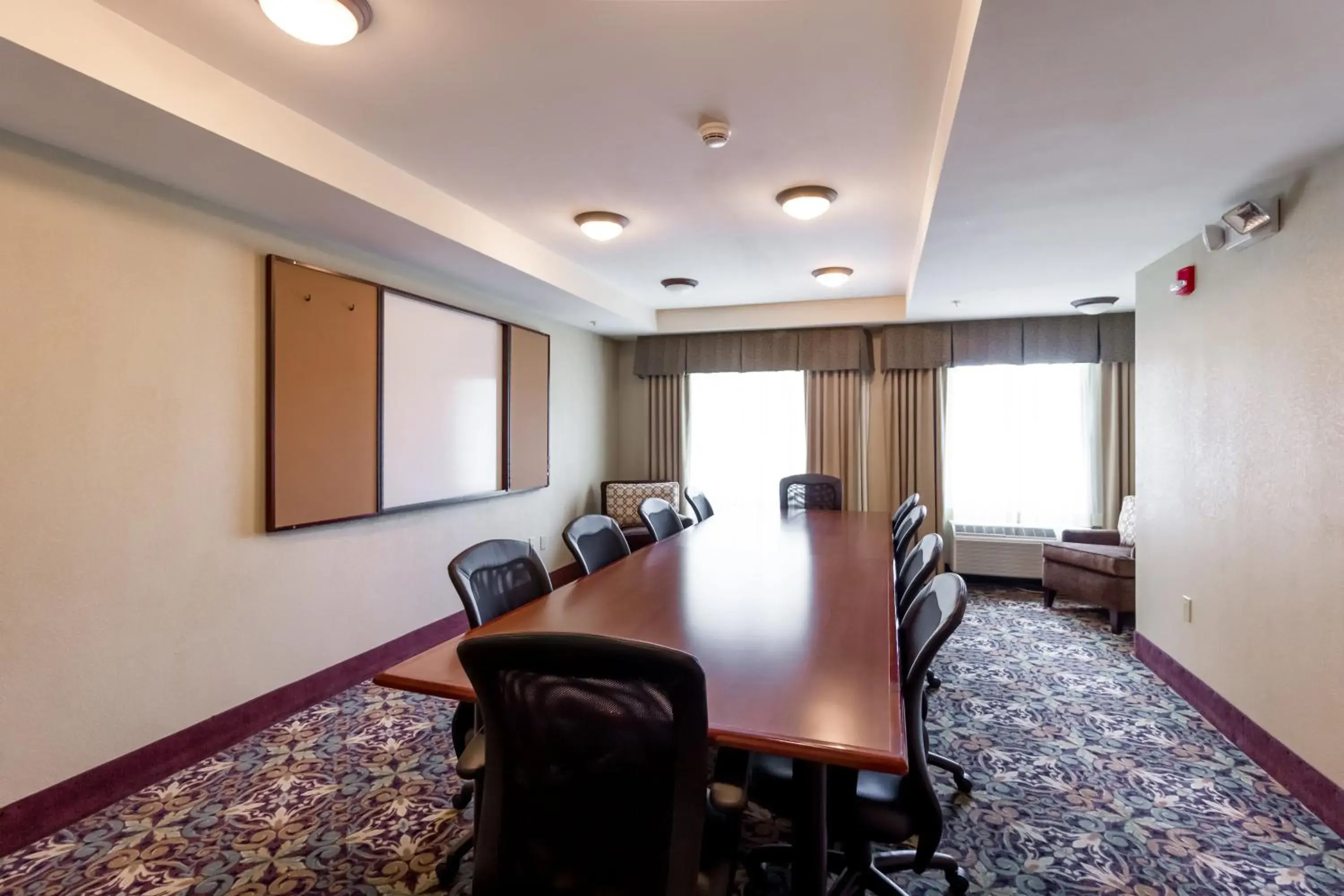 Meeting/conference room, Business Area/Conference Room in Staybridge Suites Austin Airport, an IHG Hotel