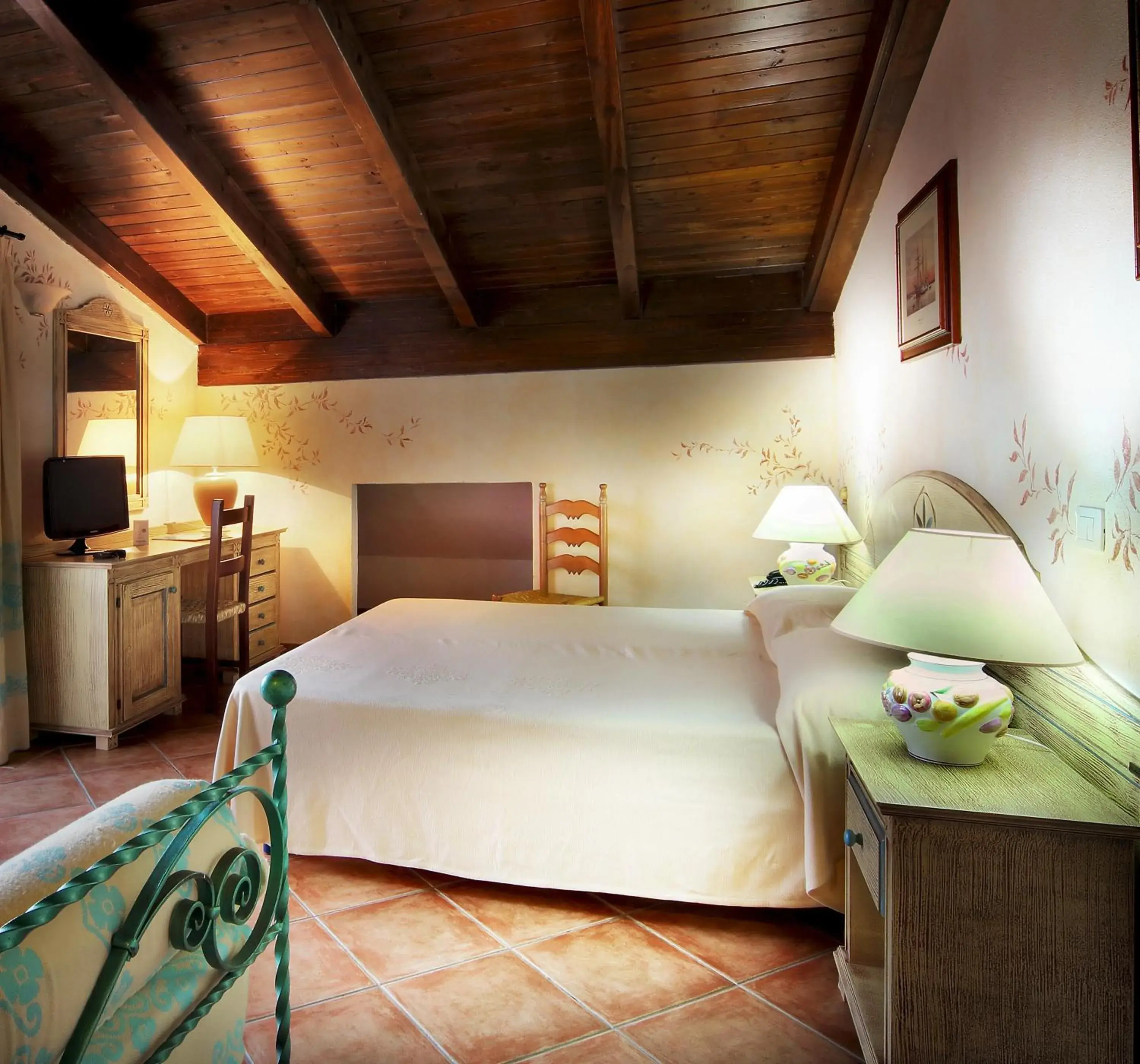 Bedroom, Bed in Colonna Beach Hotel