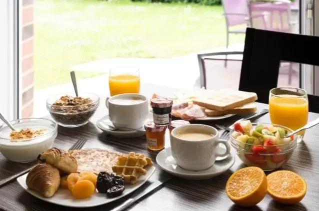 Food and drinks, Breakfast in The Originals City Hôtel, Aéroport Beauvais (ex: Inter-Hotel)