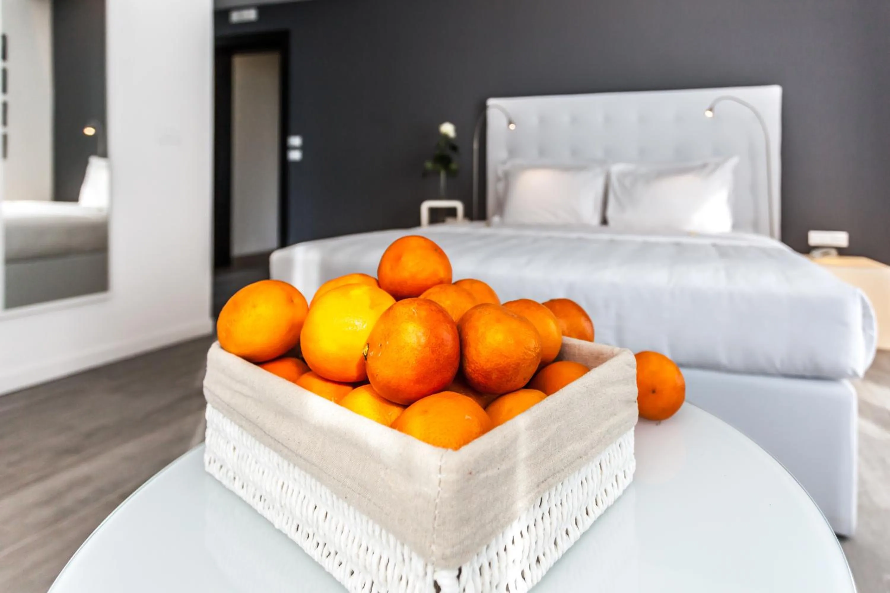 Photo of the whole room, Bed in Made to Measure Business