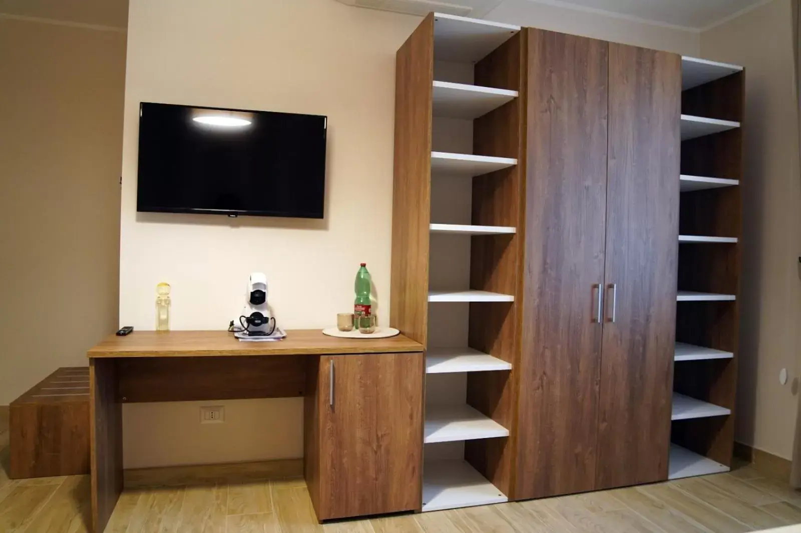 TV/Entertainment Center in B&B I Greci