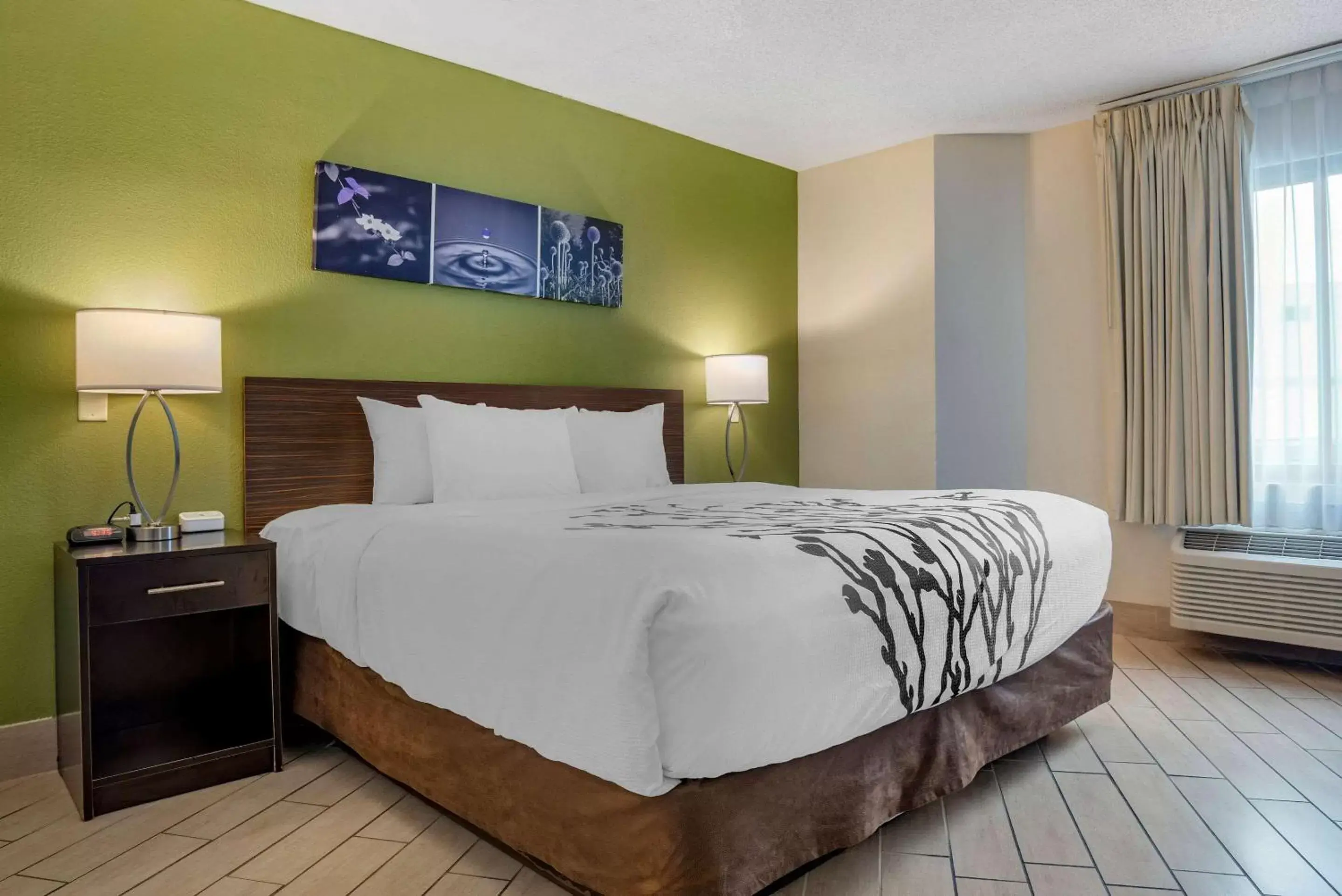 Photo of the whole room, Bed in Sleep Inn Destin near Miramar Beach