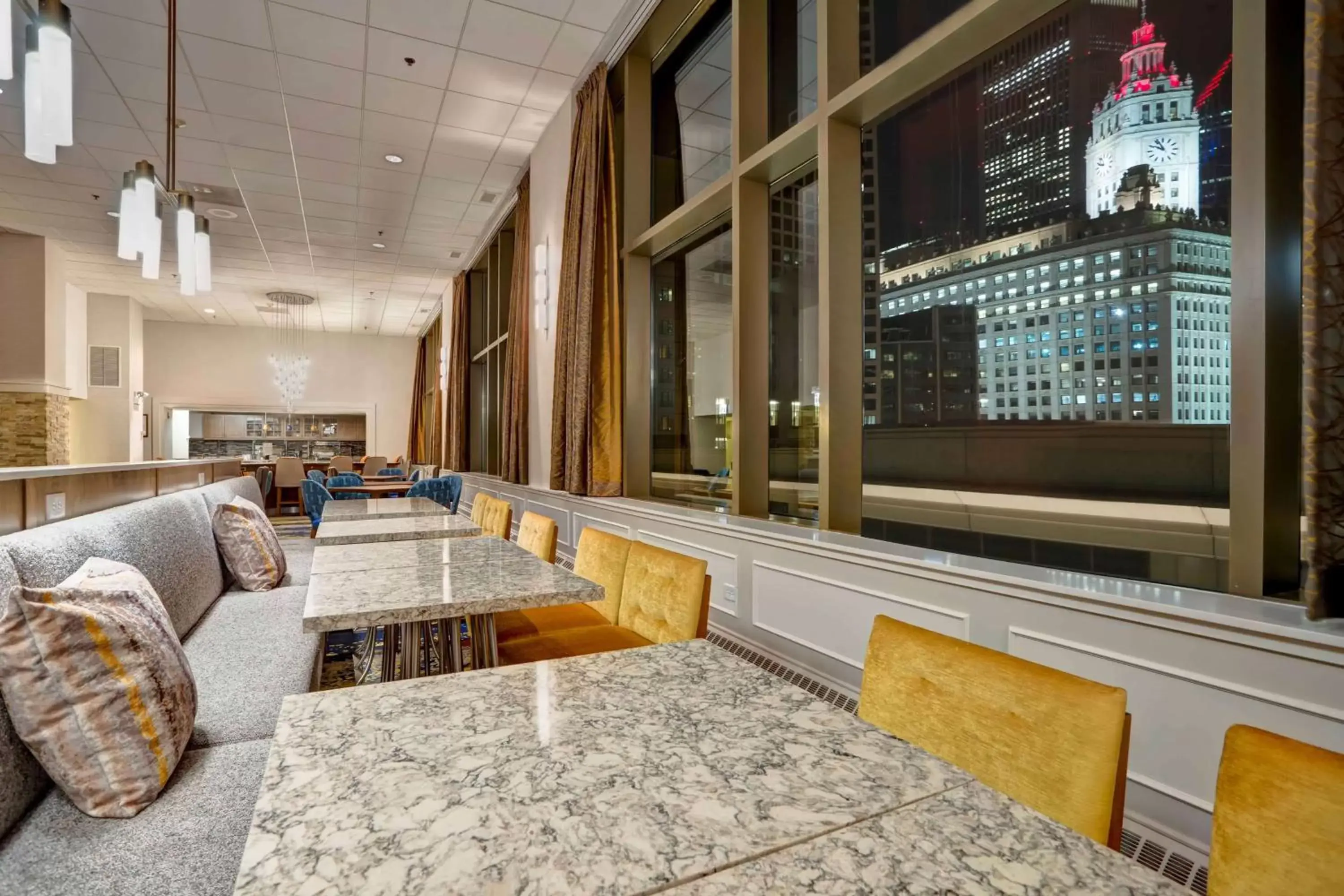 Breakfast, Lobby/Reception in Homewood Suites by Hilton Chicago Downtown