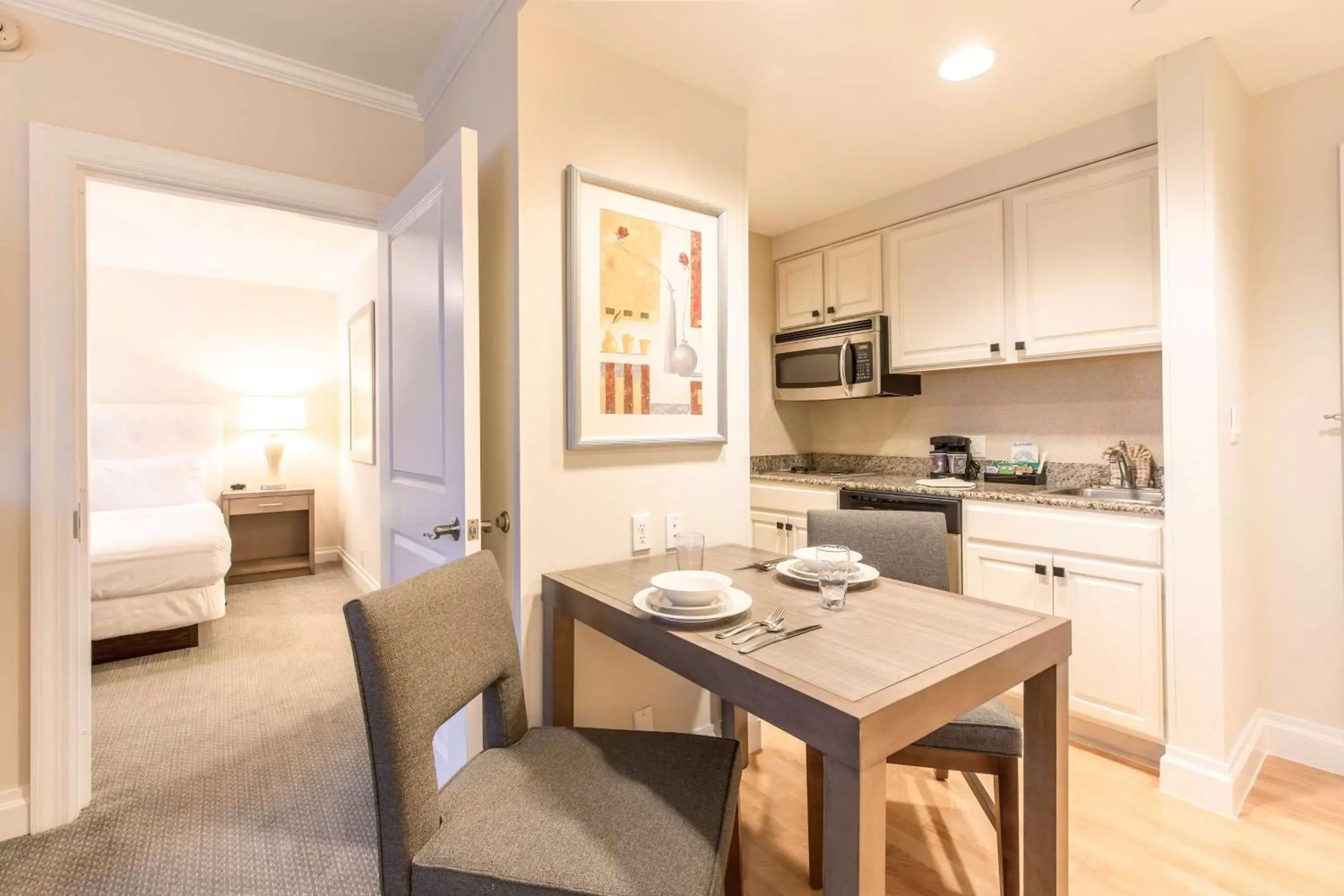 Kitchen or kitchenette, Dining Area in Homewood Suites by Hilton Palm Beach Gardens