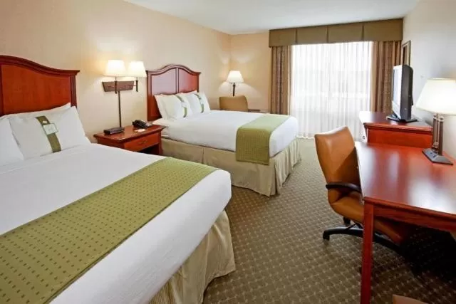 Bed in Holiday Inn Montgomery South Airport by IHG