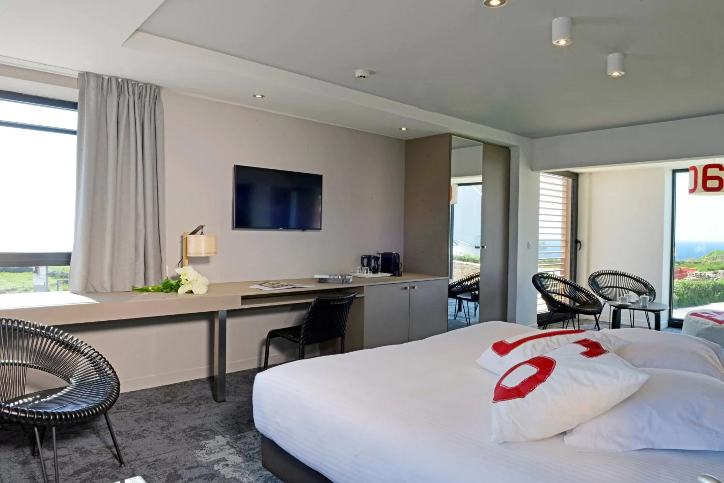 Photo of the whole room, Bed in Hostellerie de la Pointe Saint-Mathieu - SPA & Restaurant