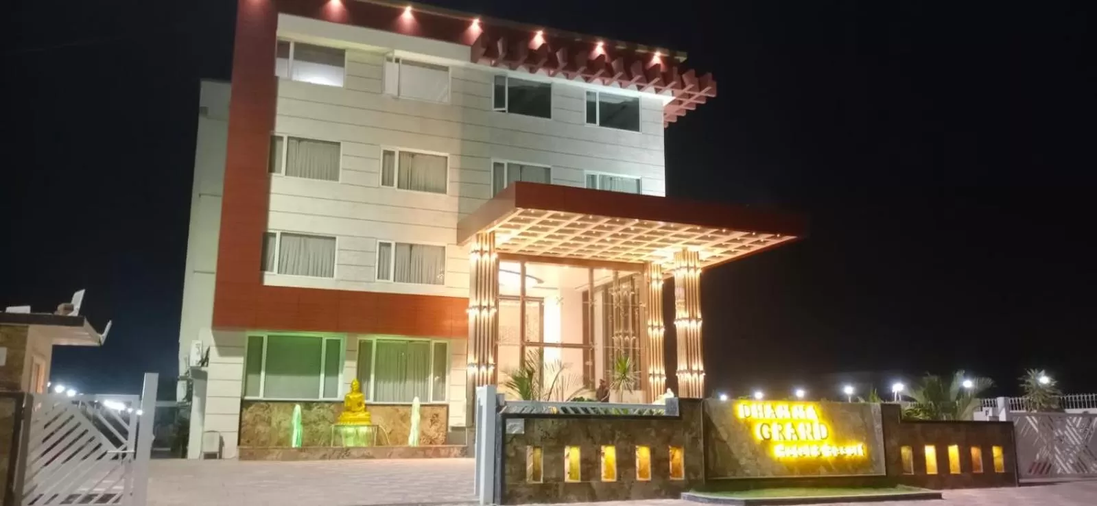 Dhamma Grand Hotel Resort