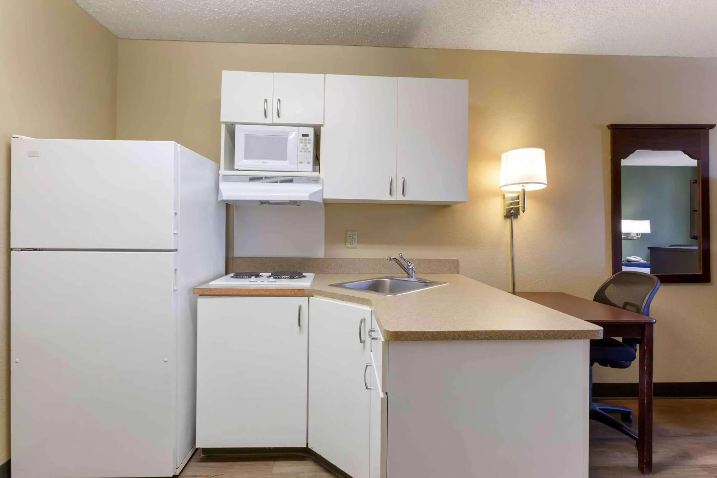 Bedroom, Kitchen/Kitchenette in Extended Stay America Suites - Phoenix - Scottsdale - North